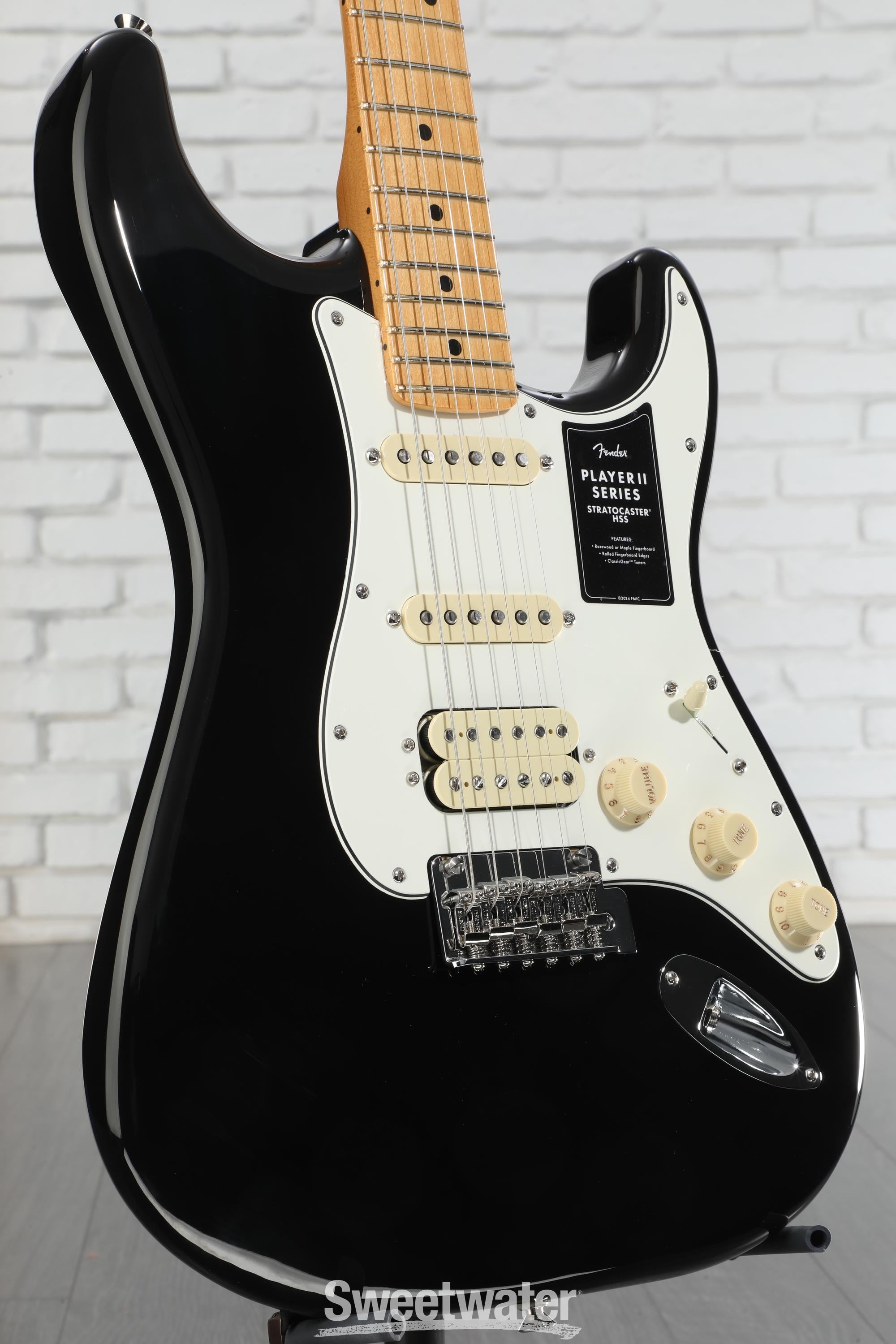 ギター FENDER / Player Stratocaster HSS PF BLK Amazon.com: Fender Player Stratocaster HSS Electric Guitar