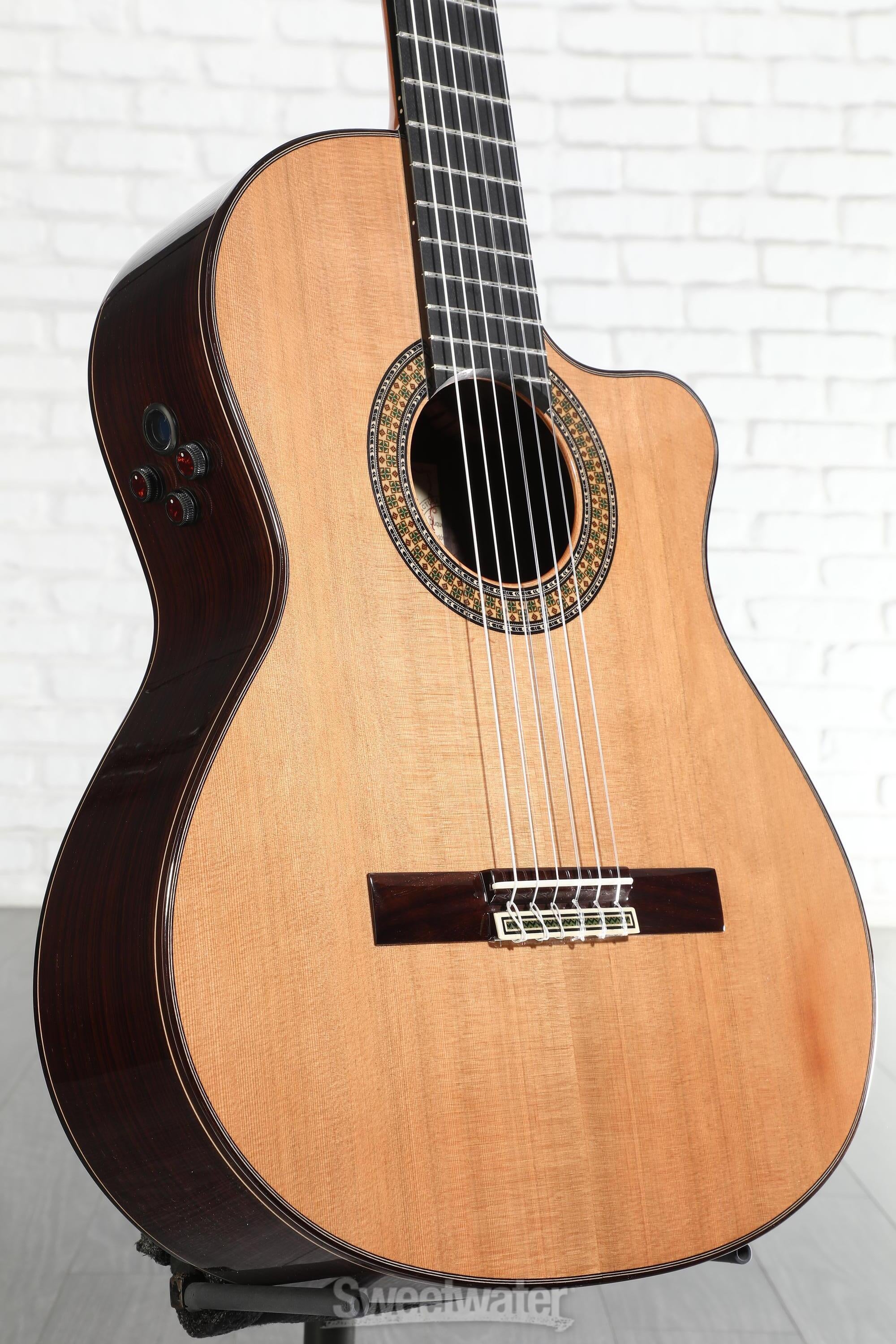 Alhambra 9 P CW E8 Acoustic-electric Classical Guitar - Natural