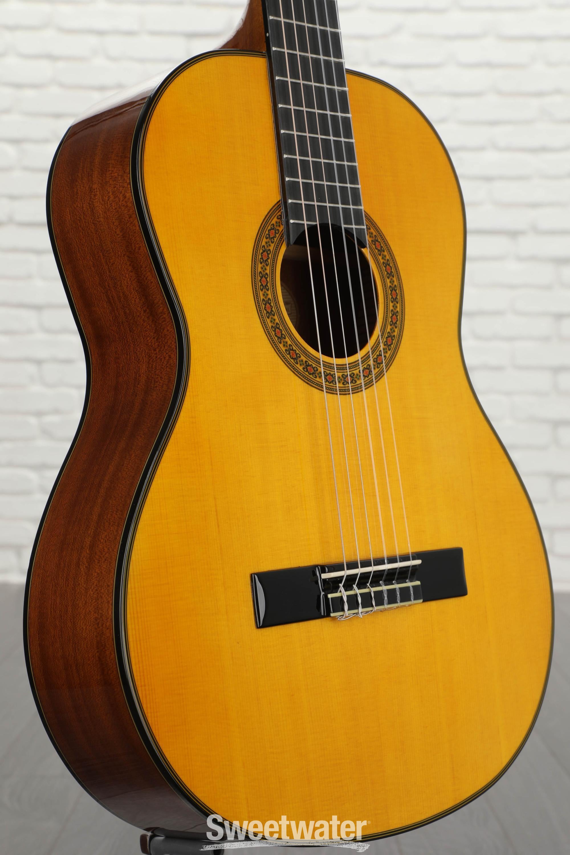 Washburn c40 classical guitar hotsell