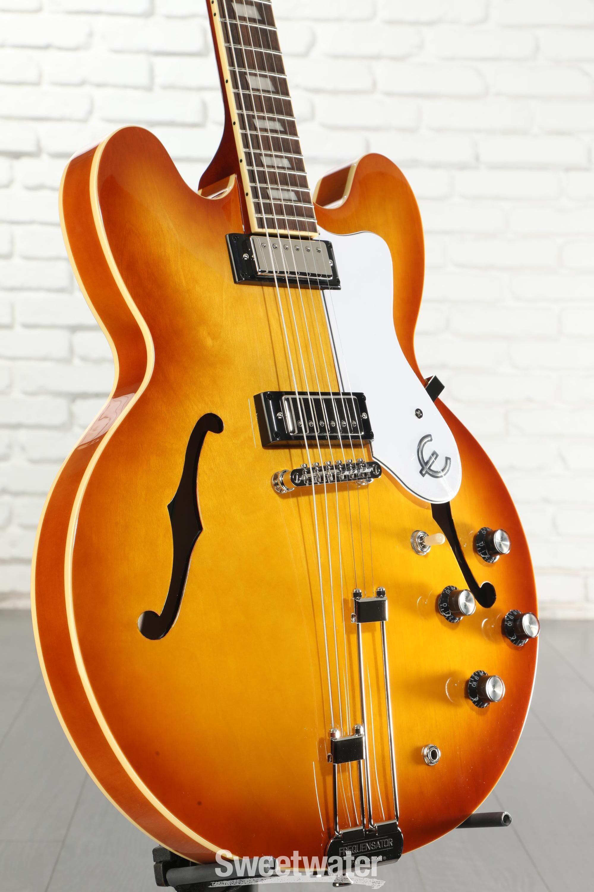 ギター epiphone riviera YEC Epiphone Riviera Semi-hollowbody Electric Guitar - Royal Tan