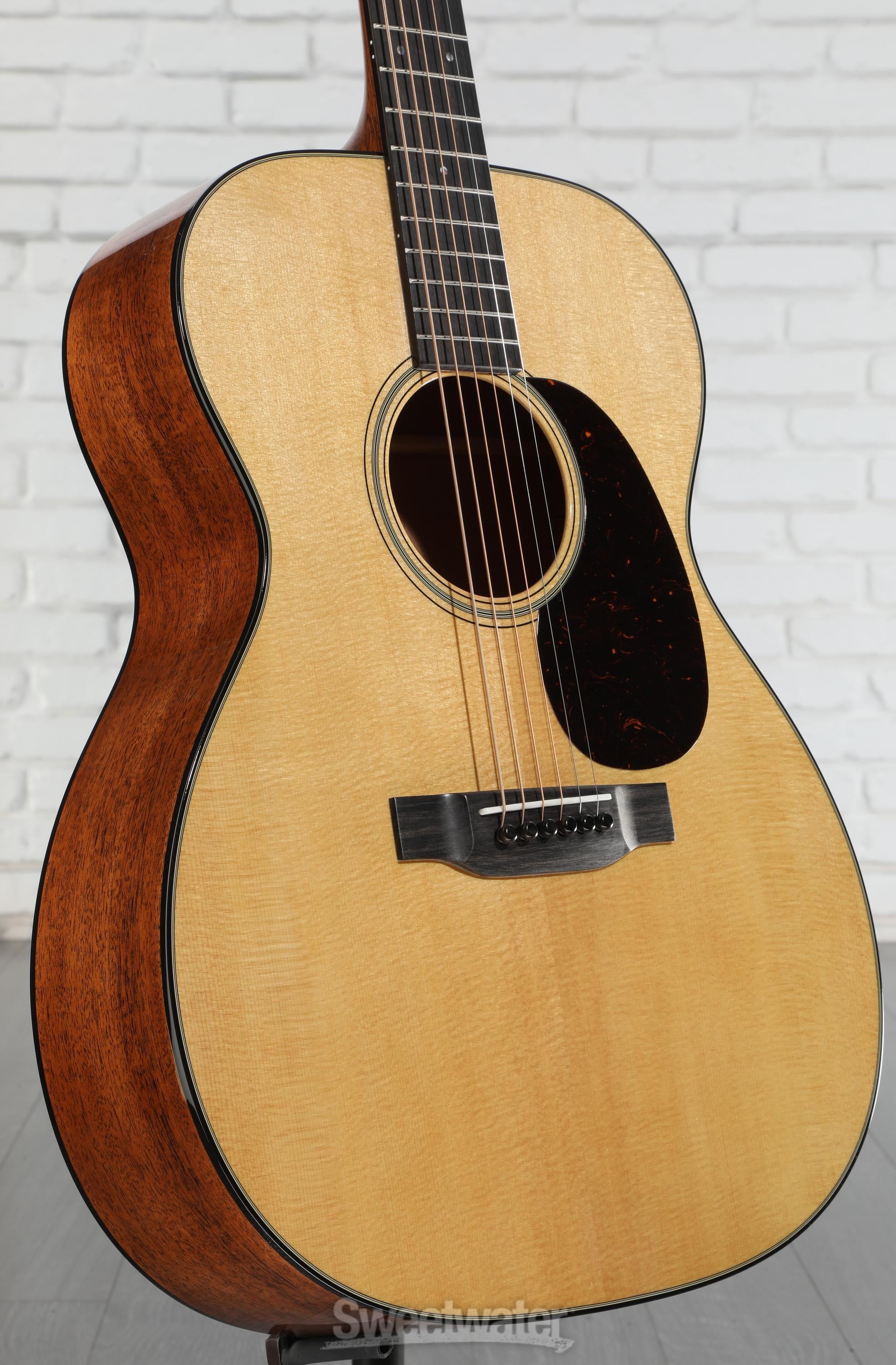 Martin ooo-18 Standard　美品 Martin 000-18 Standard Series Acoustic Guitar - Natural with