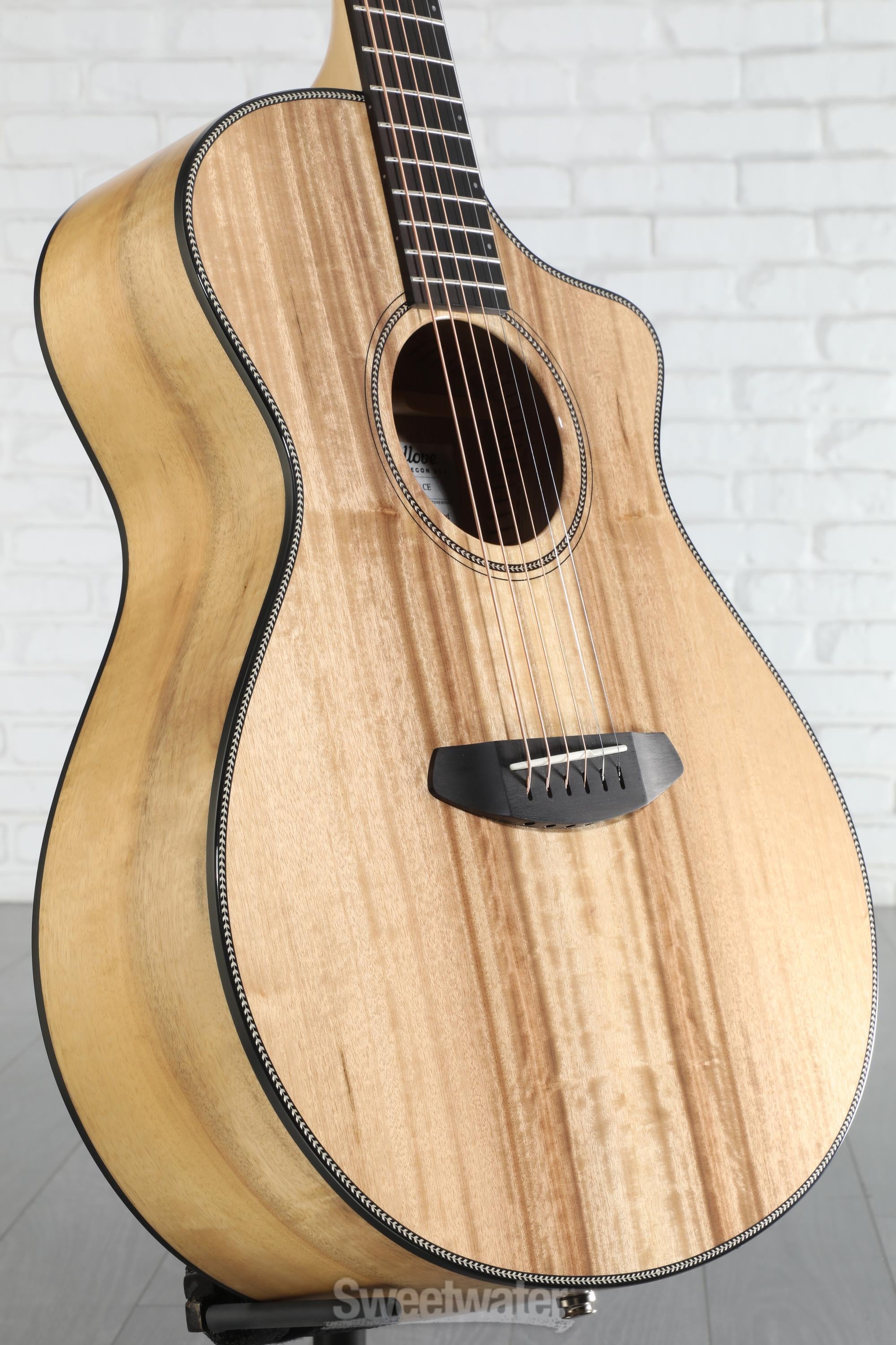 Breedlove Oregon Concert CE Acoustic-Electric Guitar - Natural