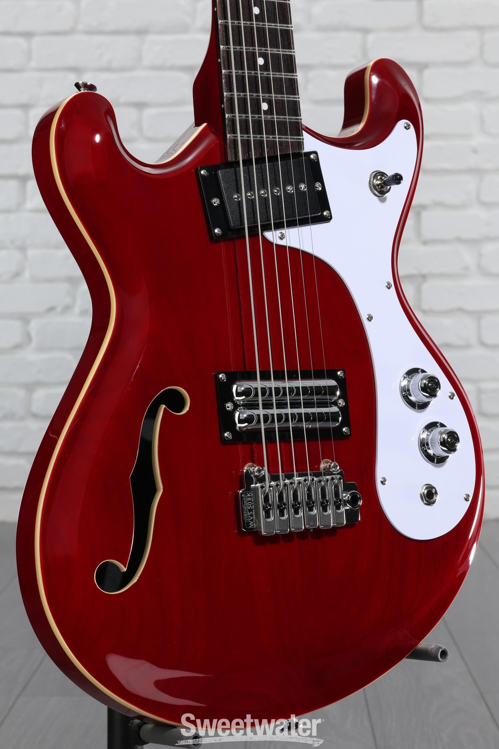 ギター DANELECTRO THE 66 Tranceparent Red Danelectro 66BT Baritone Electric Guitar - Transparent Red