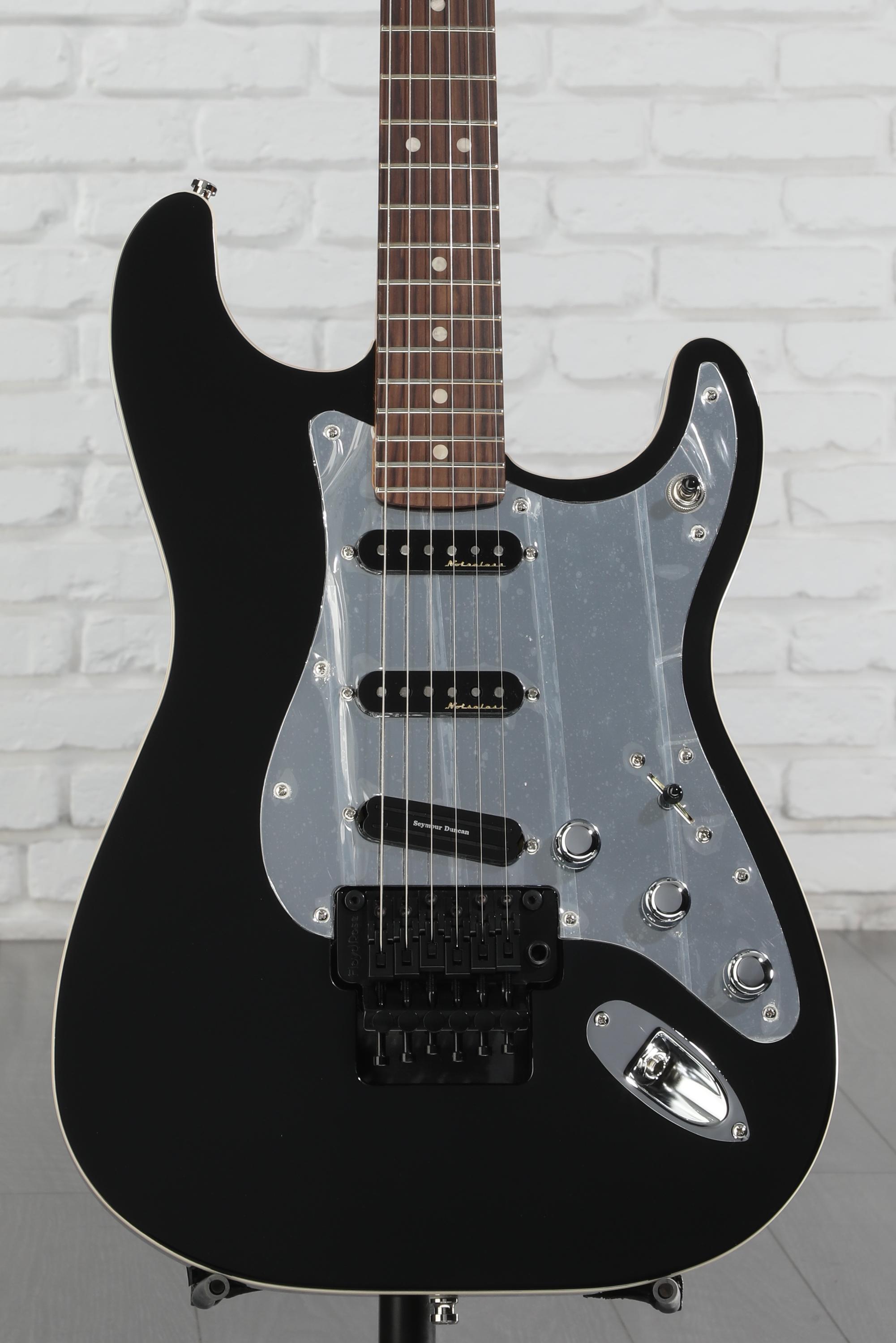 Tom Morello Stratocaster ® Amazon.com: Fender Tom Morello Stratocaster Electric Guitar