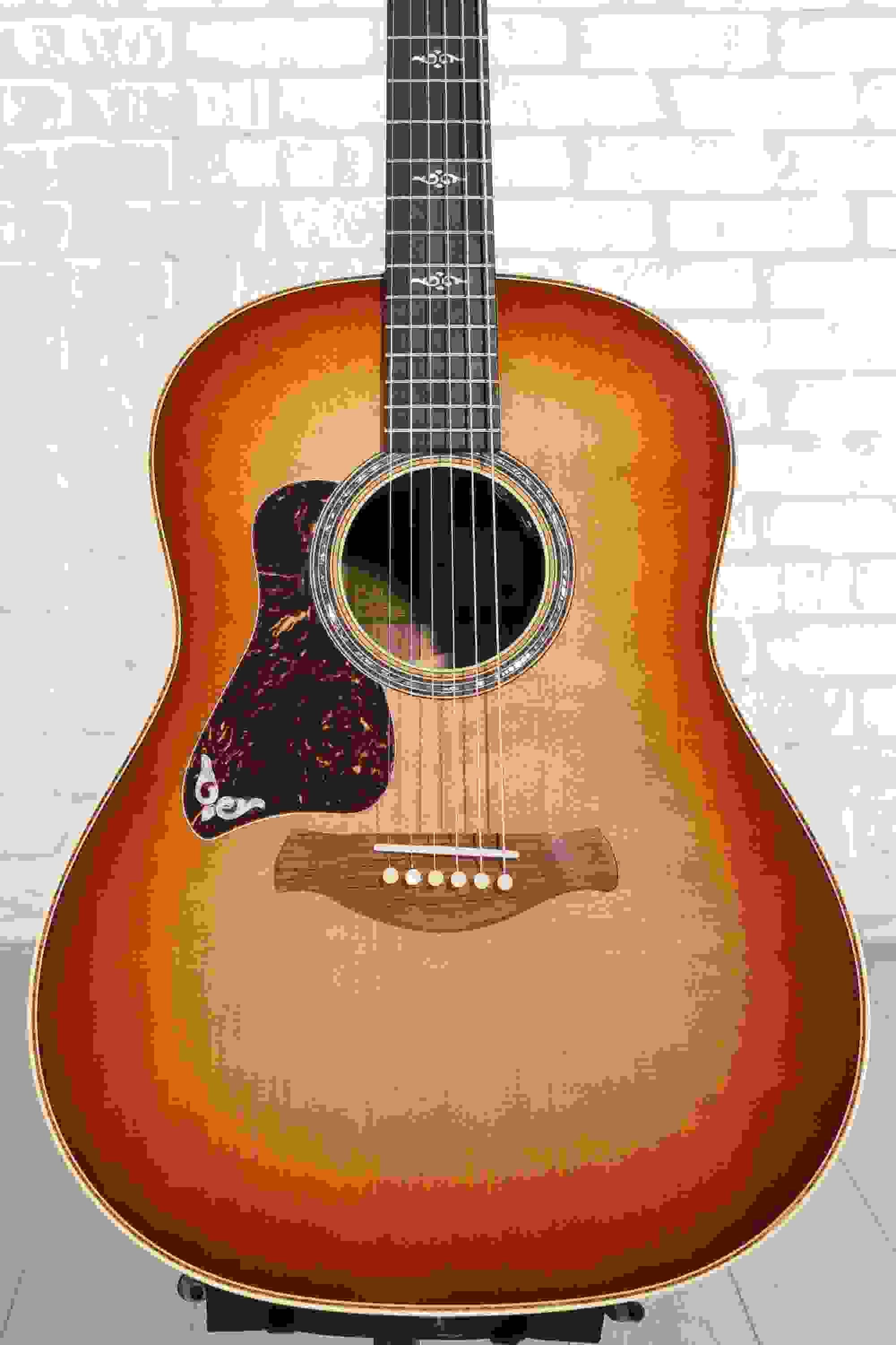 Taylor Gold Label 817e Left-handed Acoustic-electric Guitar - Sunburst