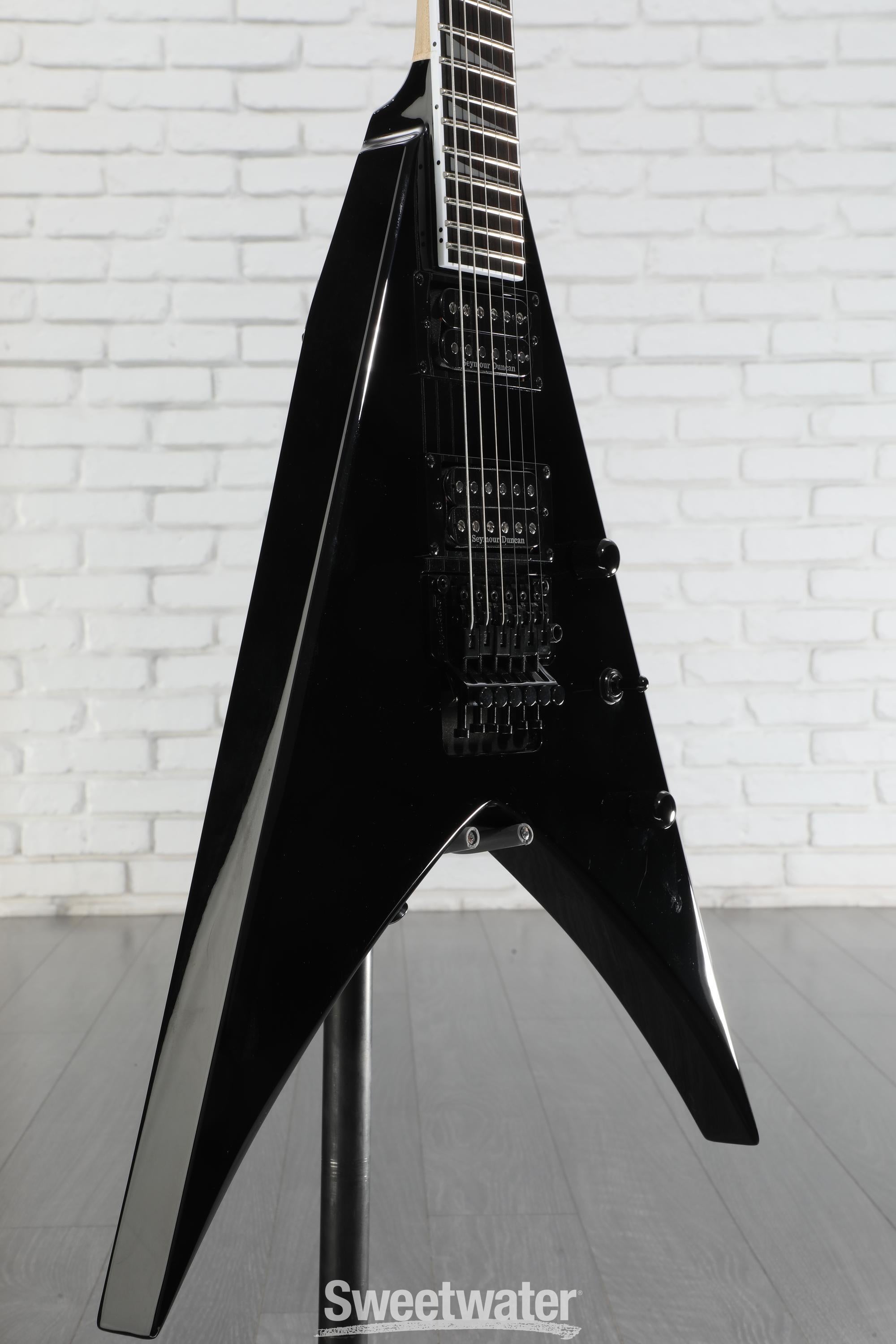 ギター JACKSON PRO KING V KVMG SW/BK BEVELS Jackson KVMG Pro Series King V - Black | Sweetwater