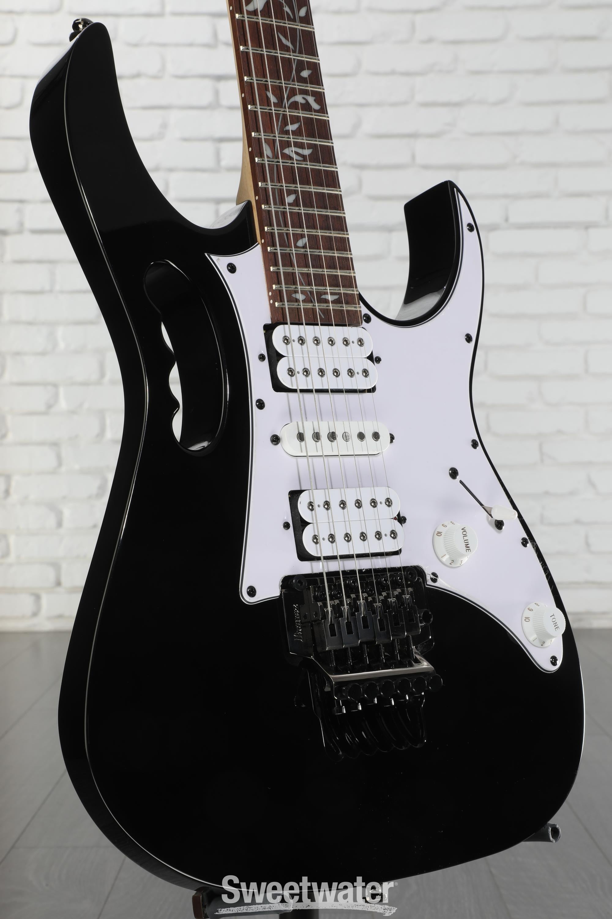 出ました！Ibanez Jemini Steve Vai Signature Review Ibanez Jemini Distortion Steve Vai Signature - YouTube