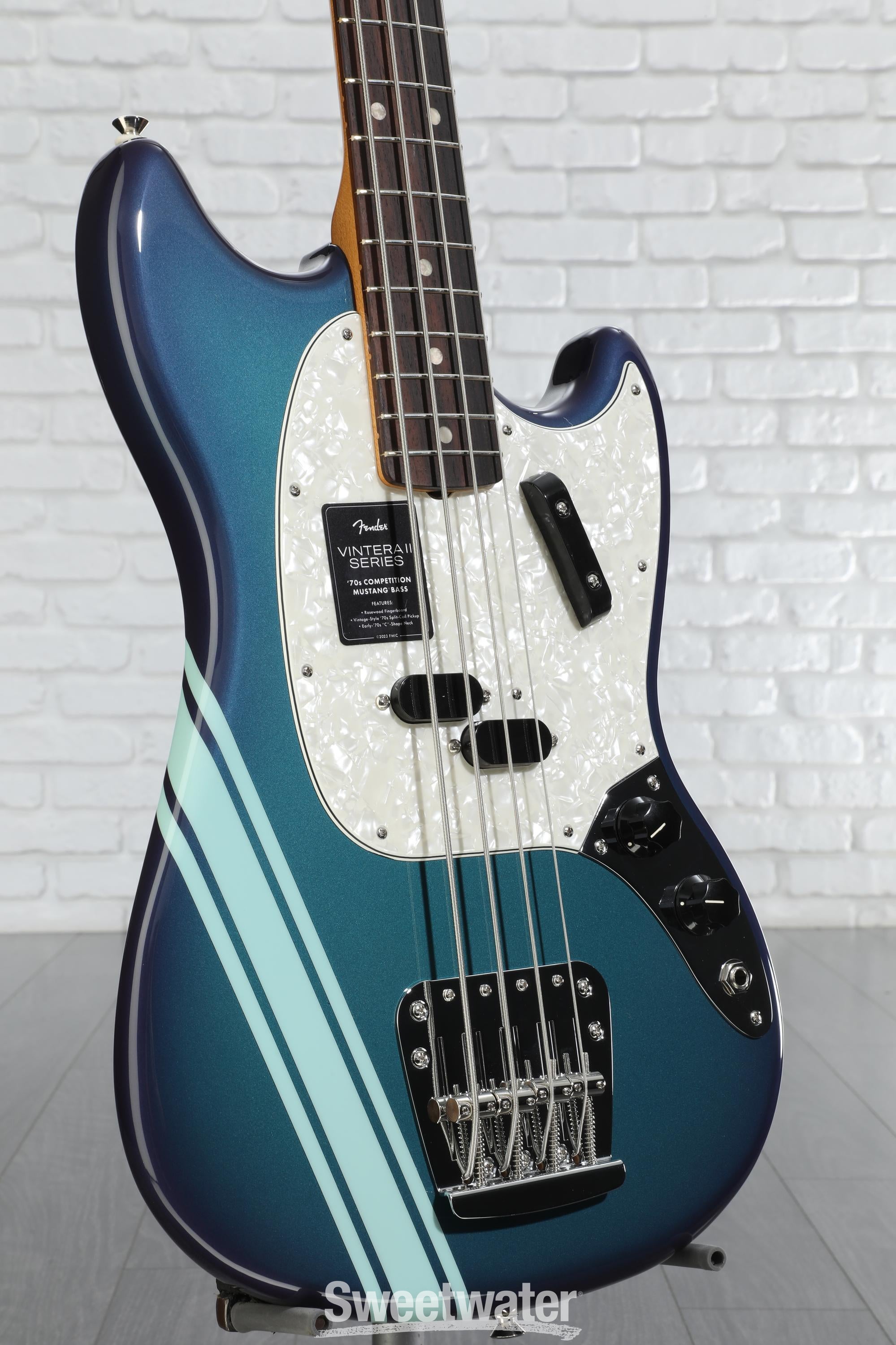 Fender Vintera II Mustang Burgundy 美品 Fender Vintera II 70s Mustang Bass Competition Burgundy