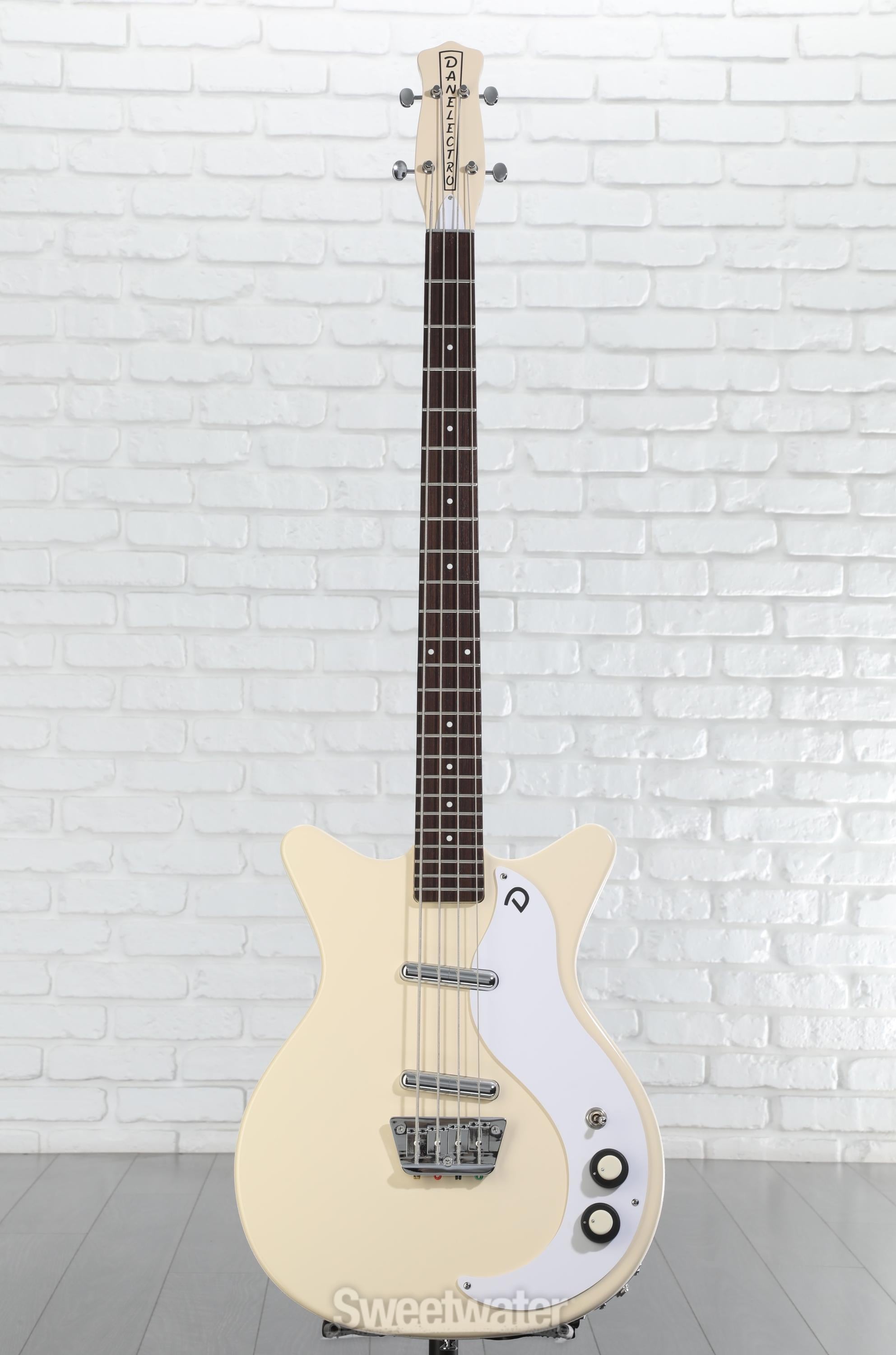 Danelectro　59DC Amazon.com: Danelectro '59DC Long Scale Bass Guitar - Copper