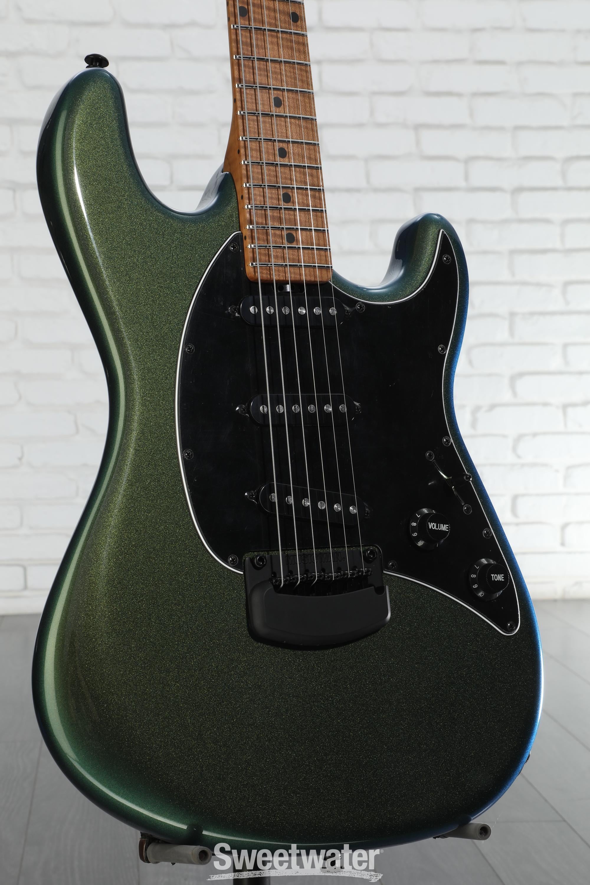 アイドル  Man - Man S1 Ernie Ball Music Man Cutlass HT SSS Electric Guitar - Dark