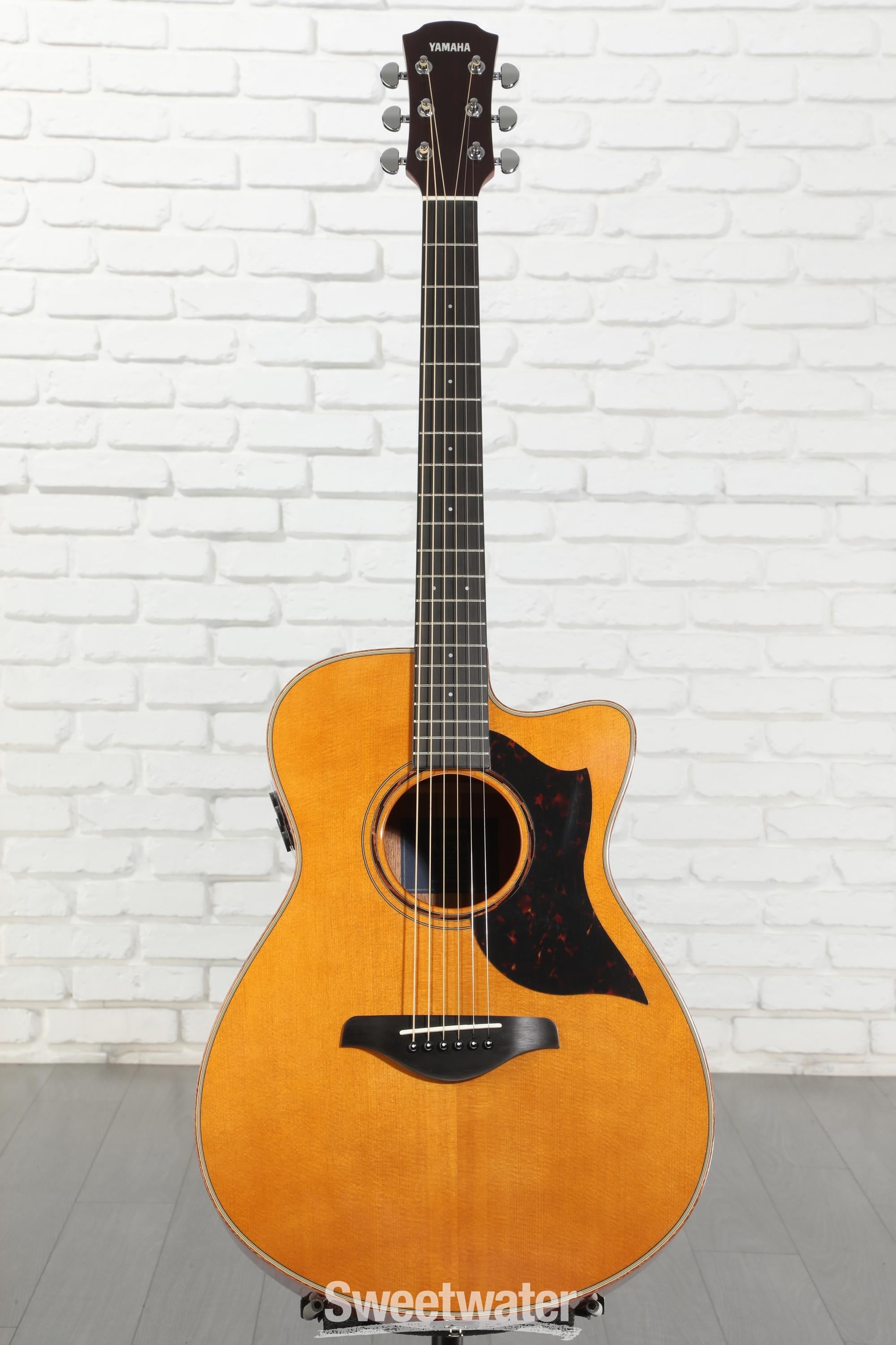 Yamaha AC3M ARE Concert Cutaway Acoustic-electric Guitar - Vintage