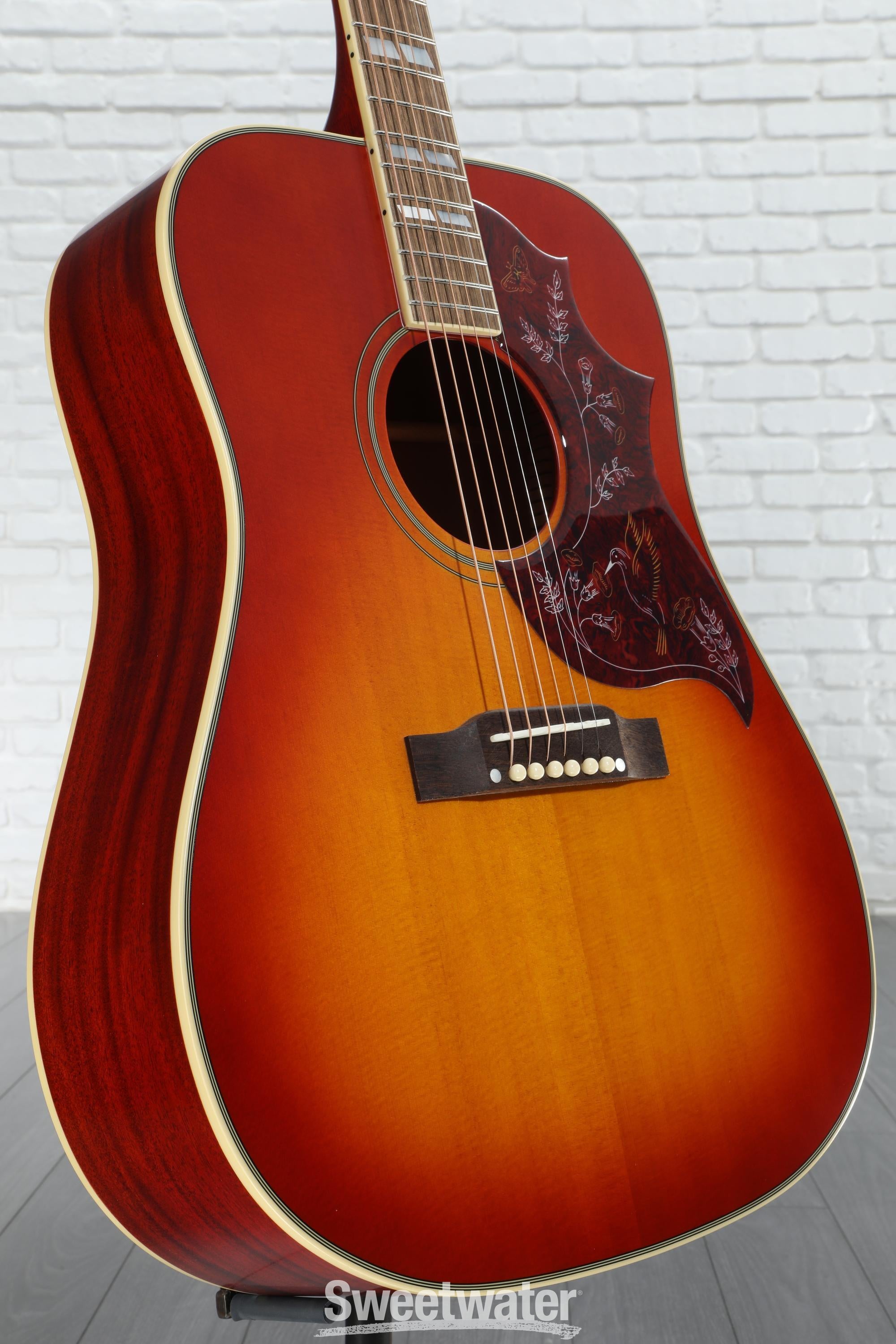 ギター Epiphone Hummingbird Inspired by Gibson Epiphone Hummingbird Acoustic Guitar - Aged Cherry Sunburst