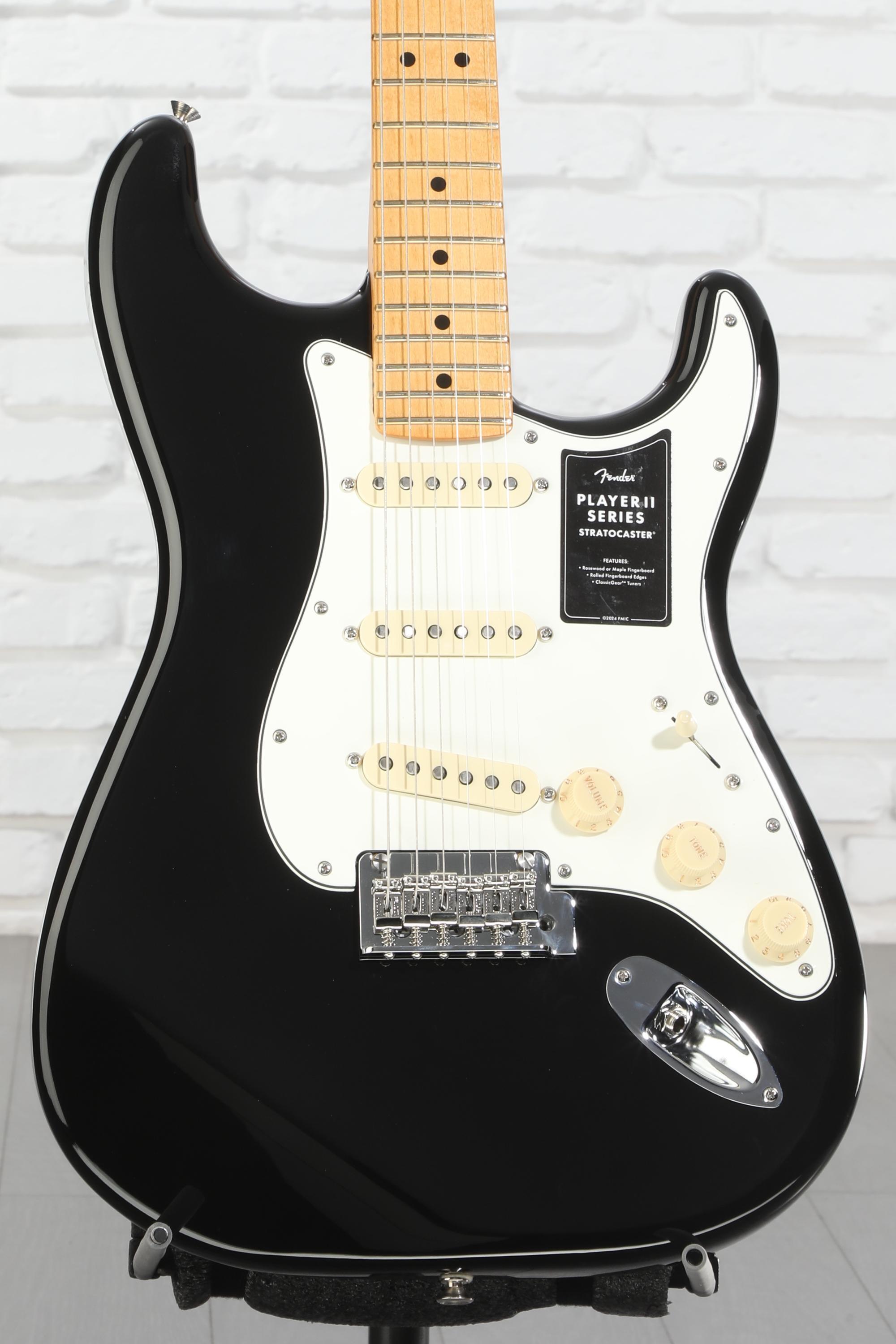 ギター Fender Stratocaster Maple Fingerboard Fender Player II Stratocaster Electric Guitar - Black with