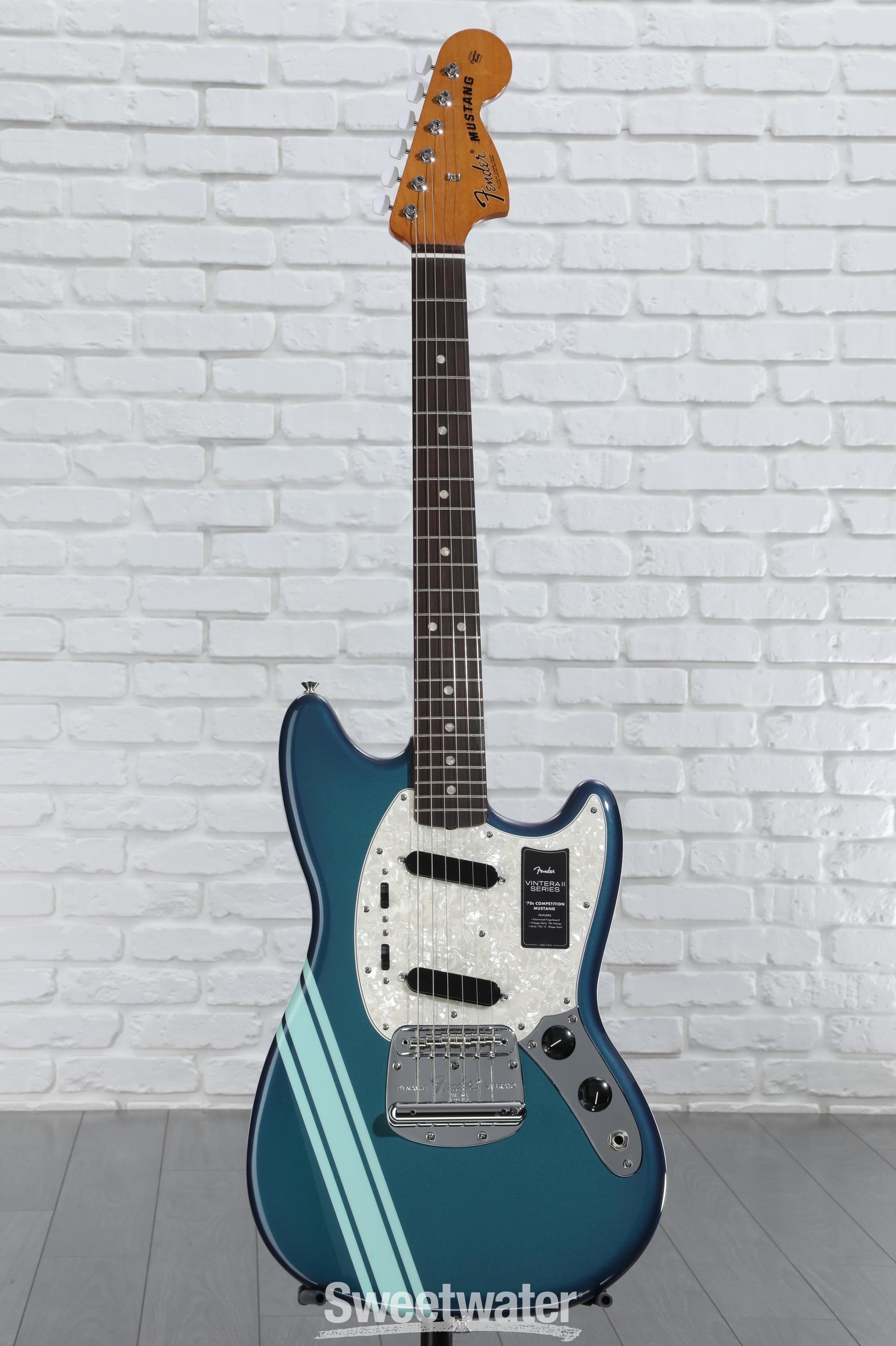Fender Vintera II Mustang Burgundy 美品 Fender Vintera II 70s Mustang Bass Competition Burgundy