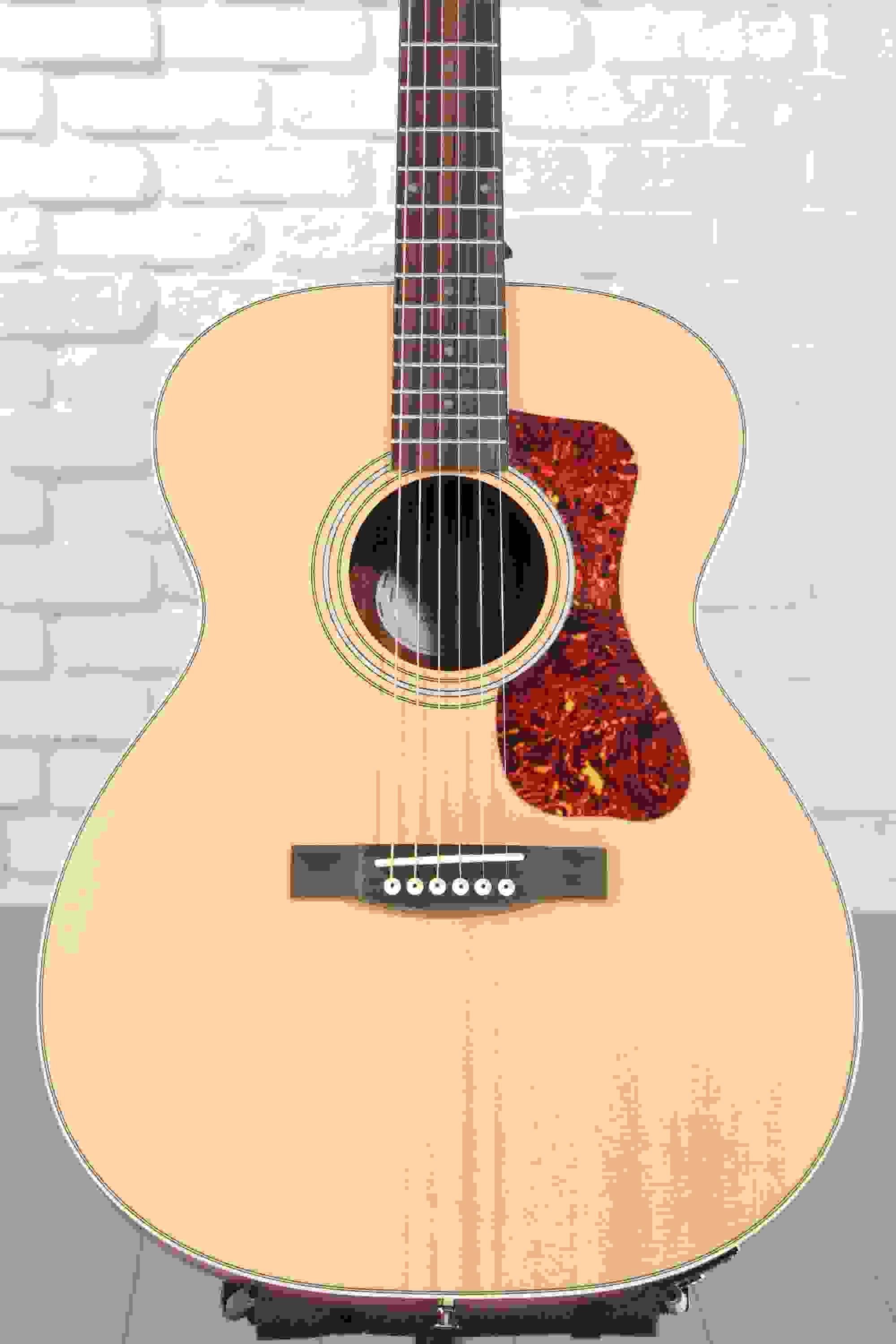 Guild OM-240E Acoustic-electric Guitar - Natural