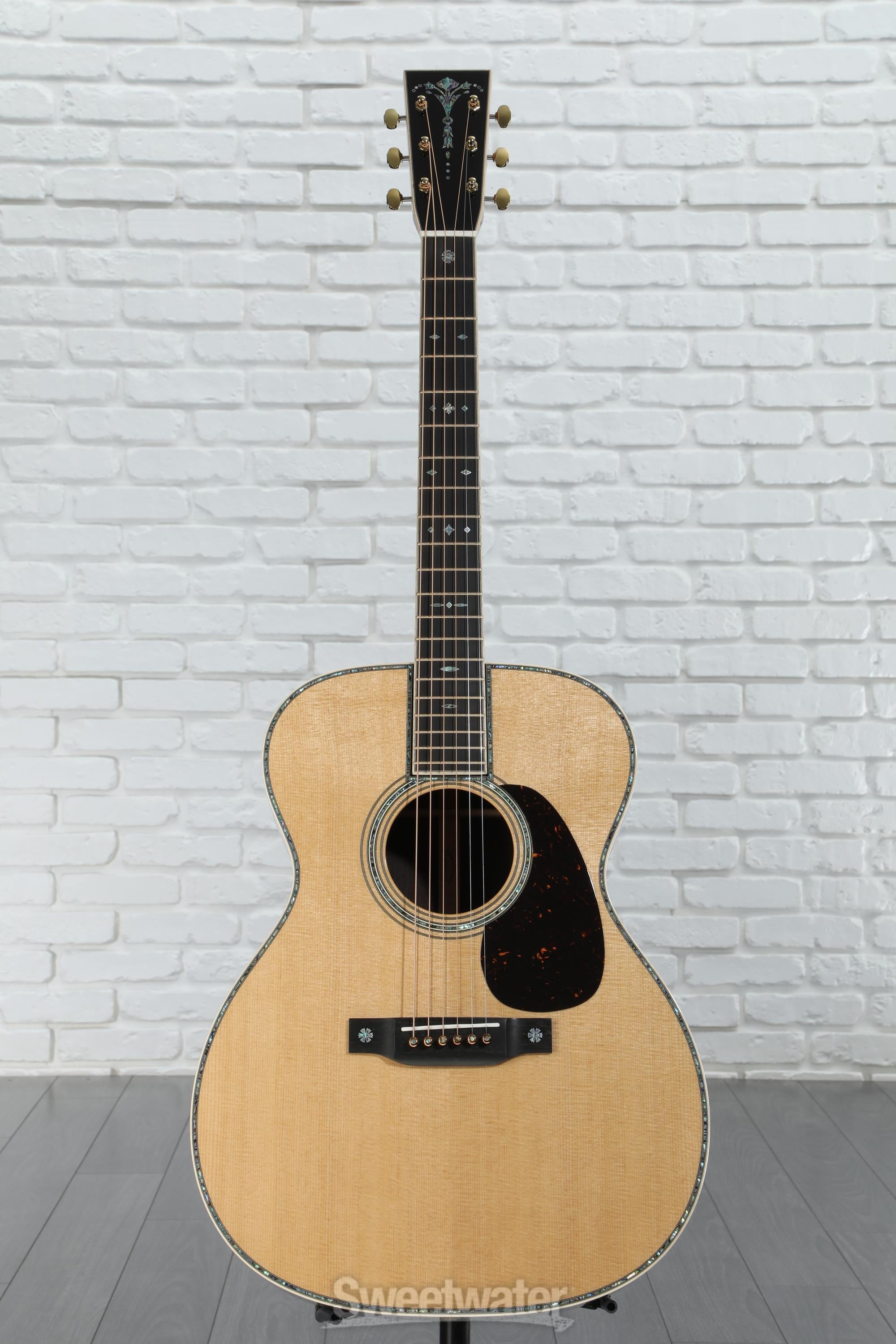 ギター Martin 000-42SQ Martin 000-42 Modern Deluxe Acoustic Guitar - Natural | Sweetwater