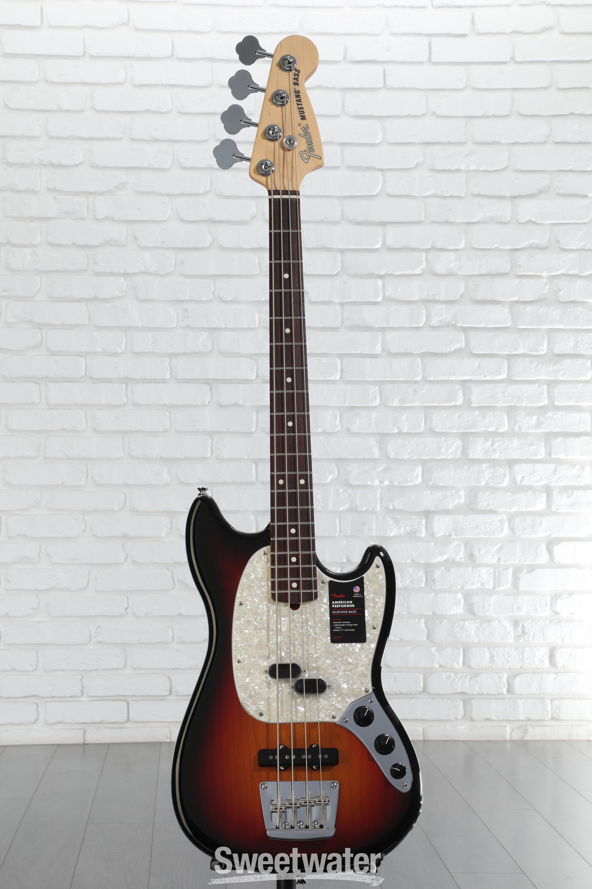 Fender American Performer Mustang Bass - 3-Tone Sunburst