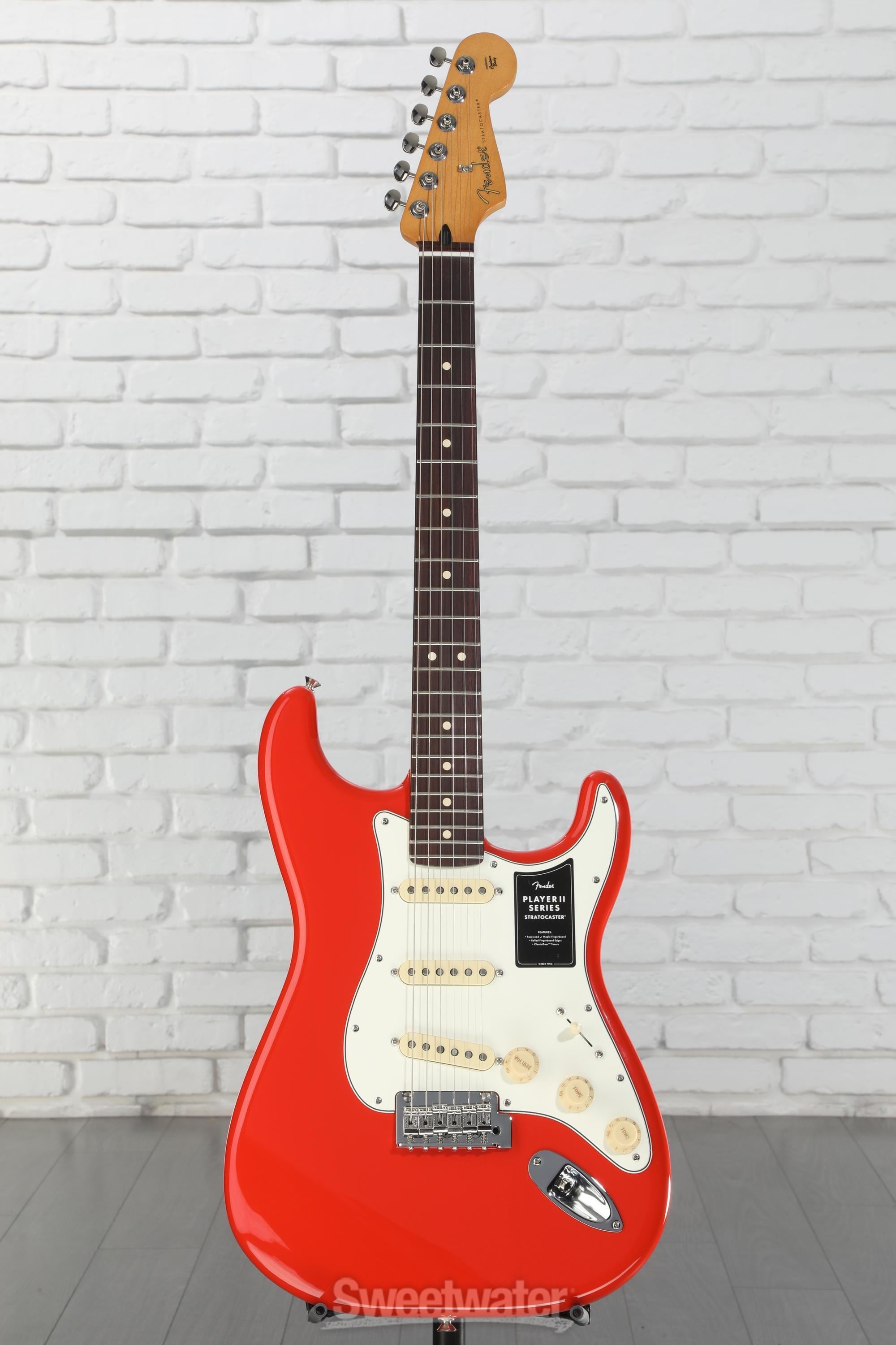 ギター Fender Player II Stratocaster Coral Red Fender Player II Stratocaster, Rosewood FB, Coral Red - Sims Music