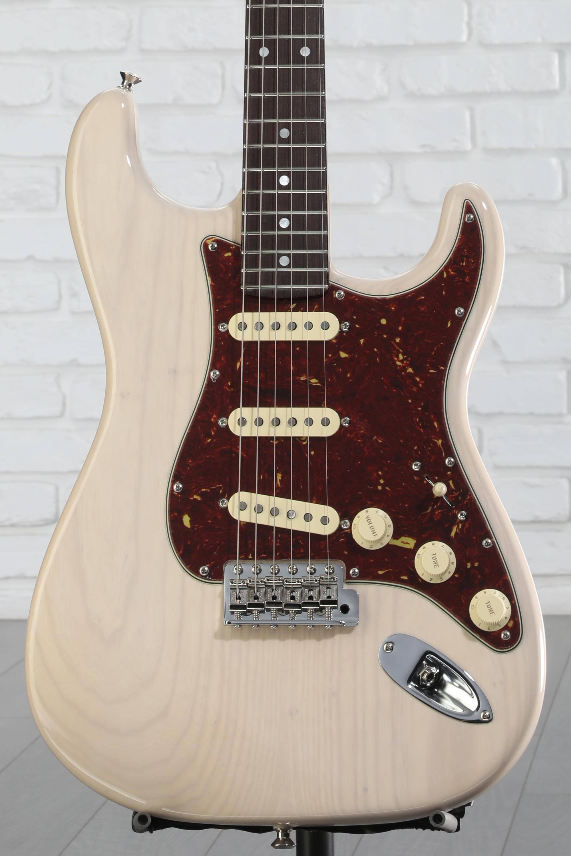 Fender custom shop stratocaster バーズアイ 9235700015_fcs_ins_frt_1_rr.png