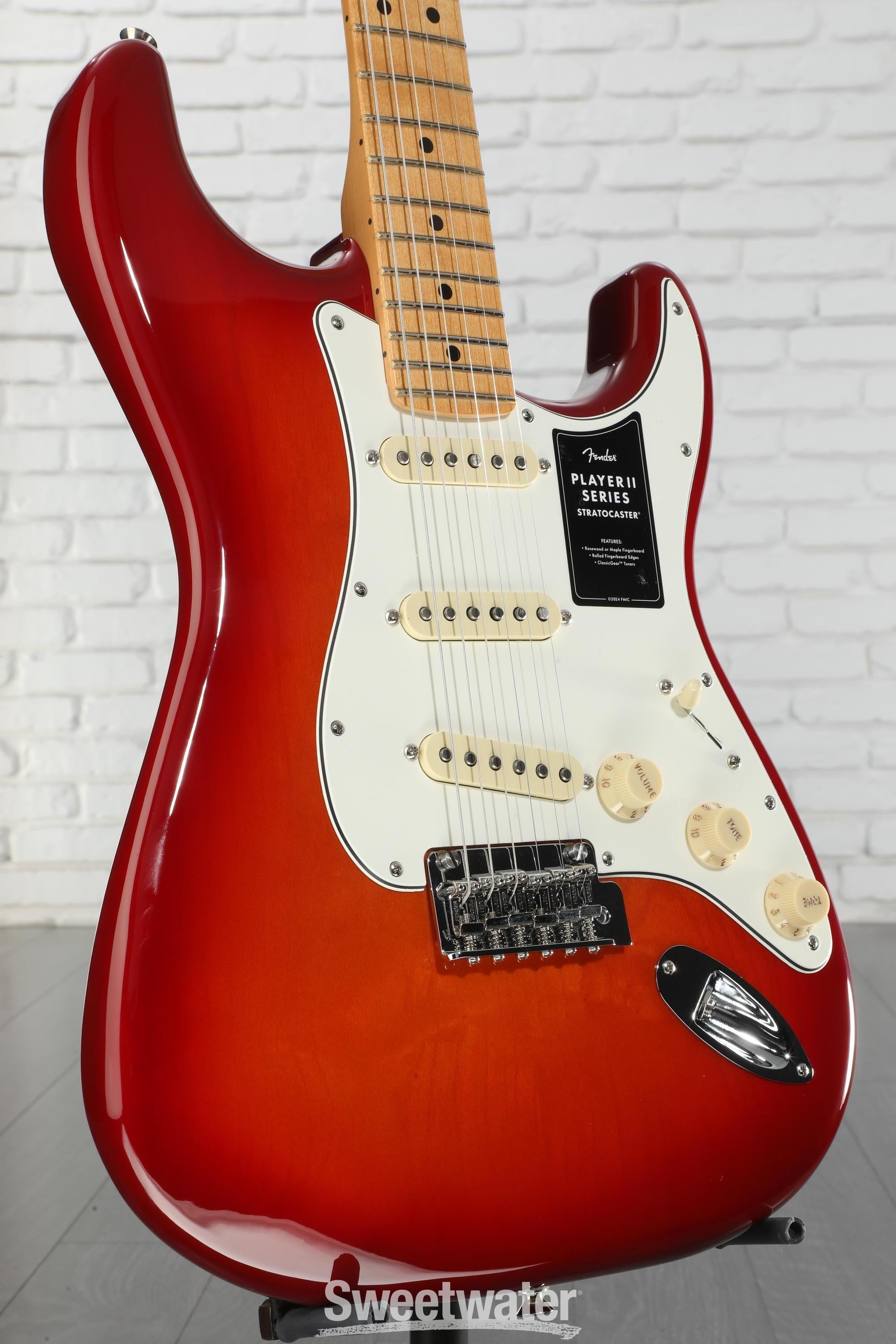 ほぼ新品フェンダーFender Stratocaster CherryBurst Fender Standard Stratocaster HSS Plus Top with Locking