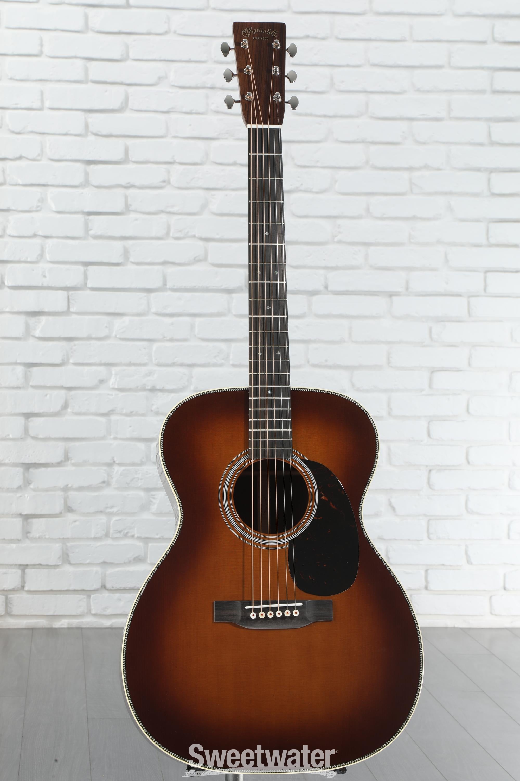 Martin Guitars: A Technical Reference 洋書 Martin Guitars: A History & Technical Reference Richard