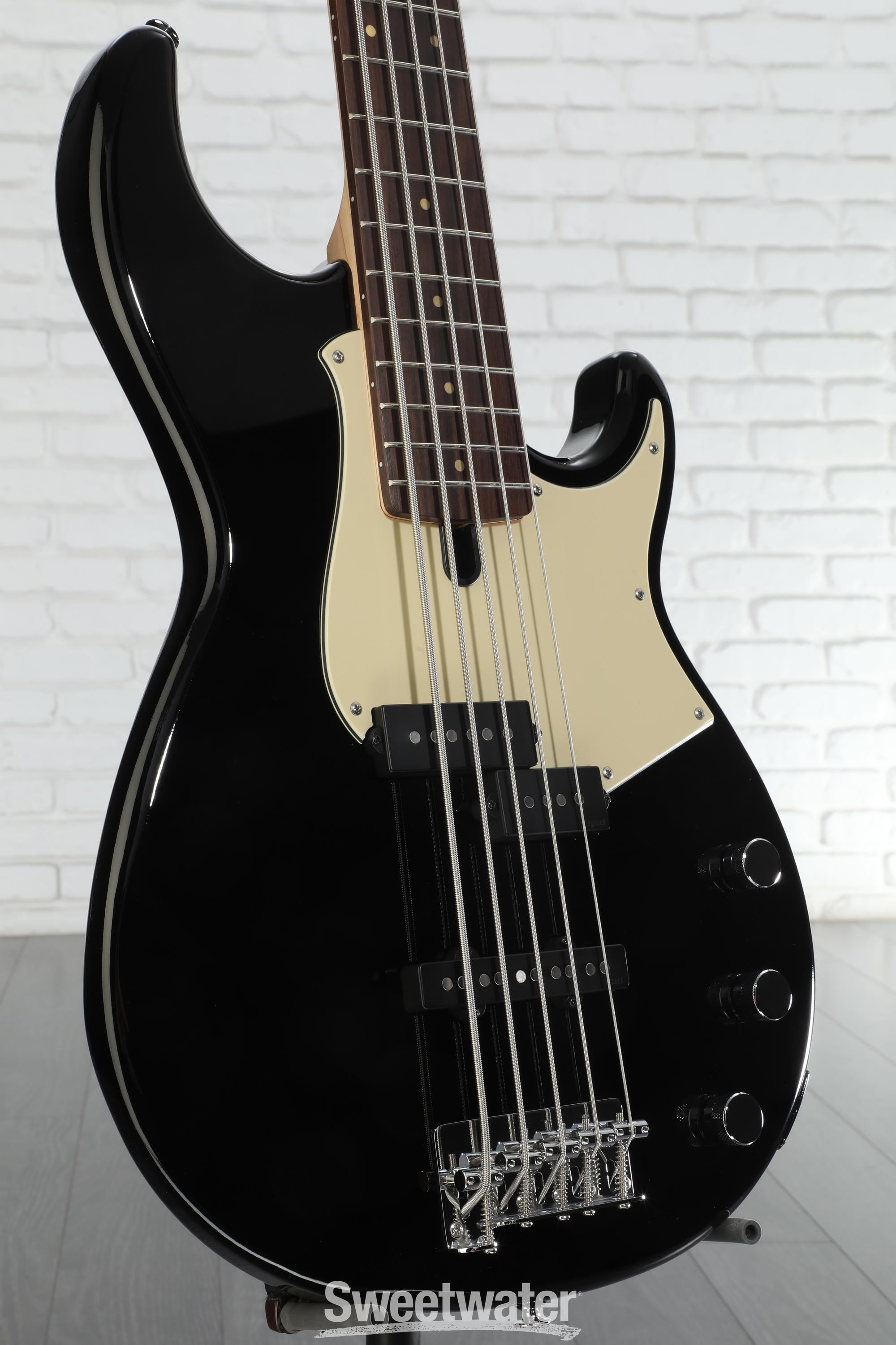 Yamaha BB435 5-string Bass Guitar - Black | Sweetwater