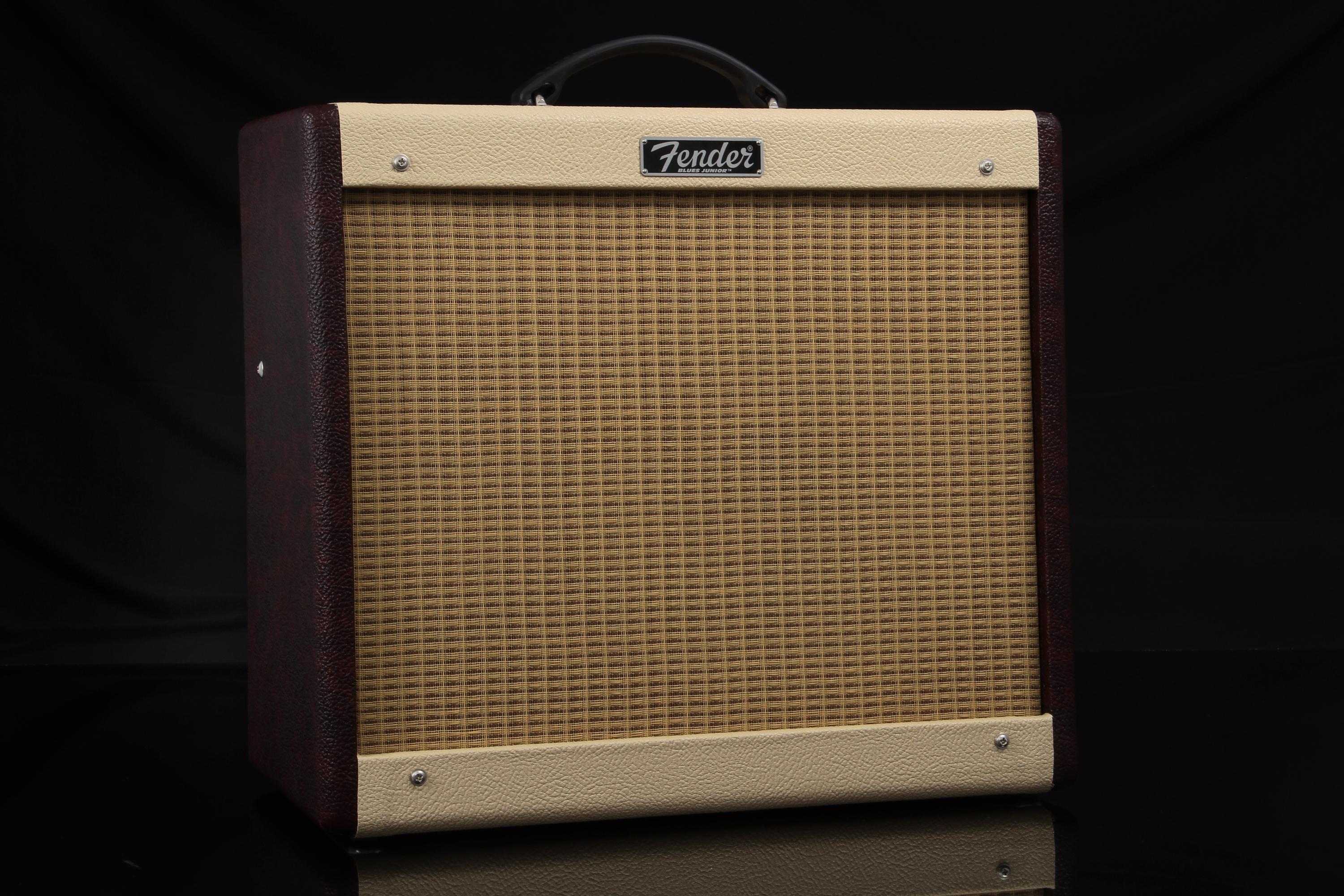 Fender Blues Junior III - Creamy Wine Two-Tone FSR | Sweetwater