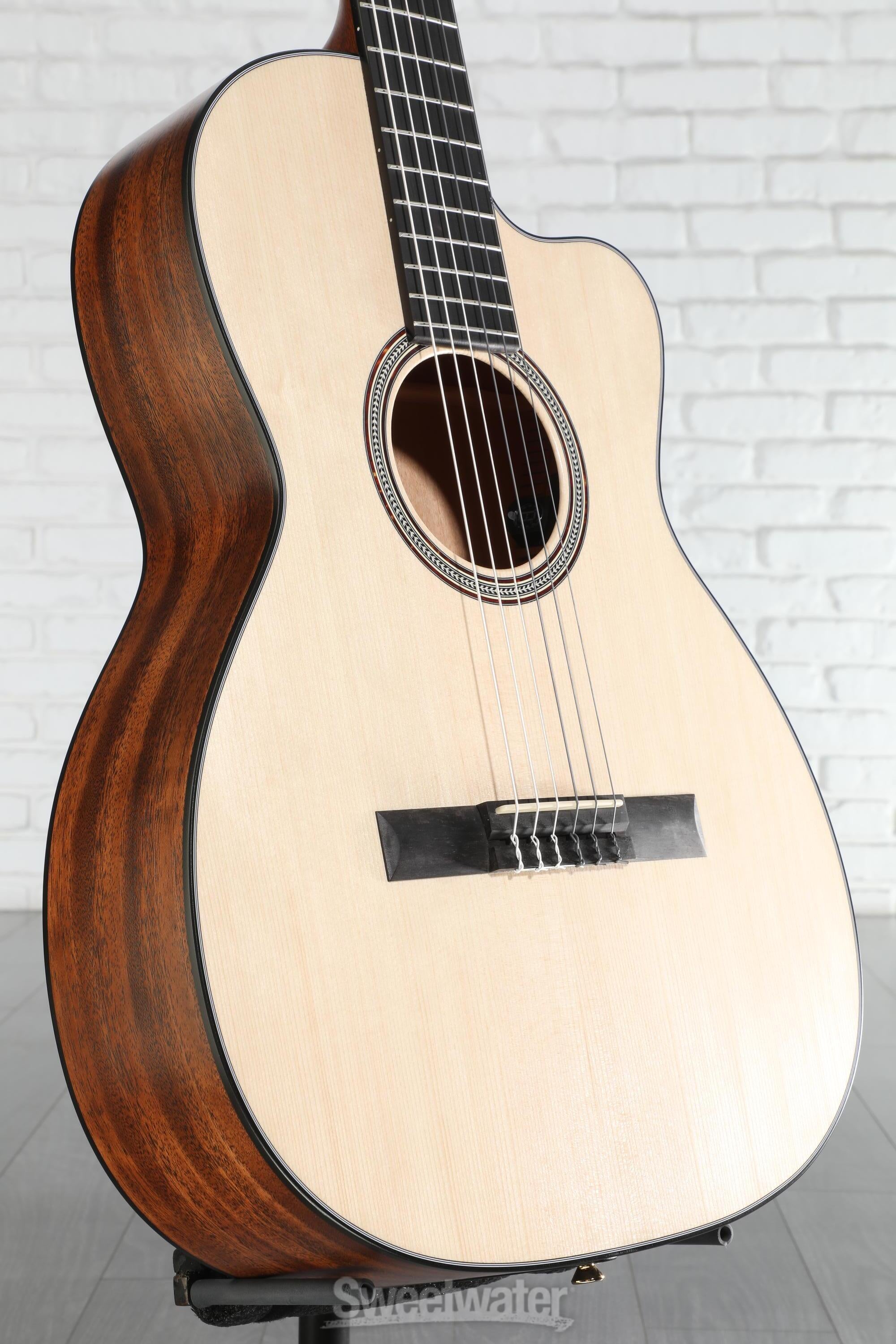 Martin 000C12-16E Acoustic-electric Nylon-string Guitar - Natural