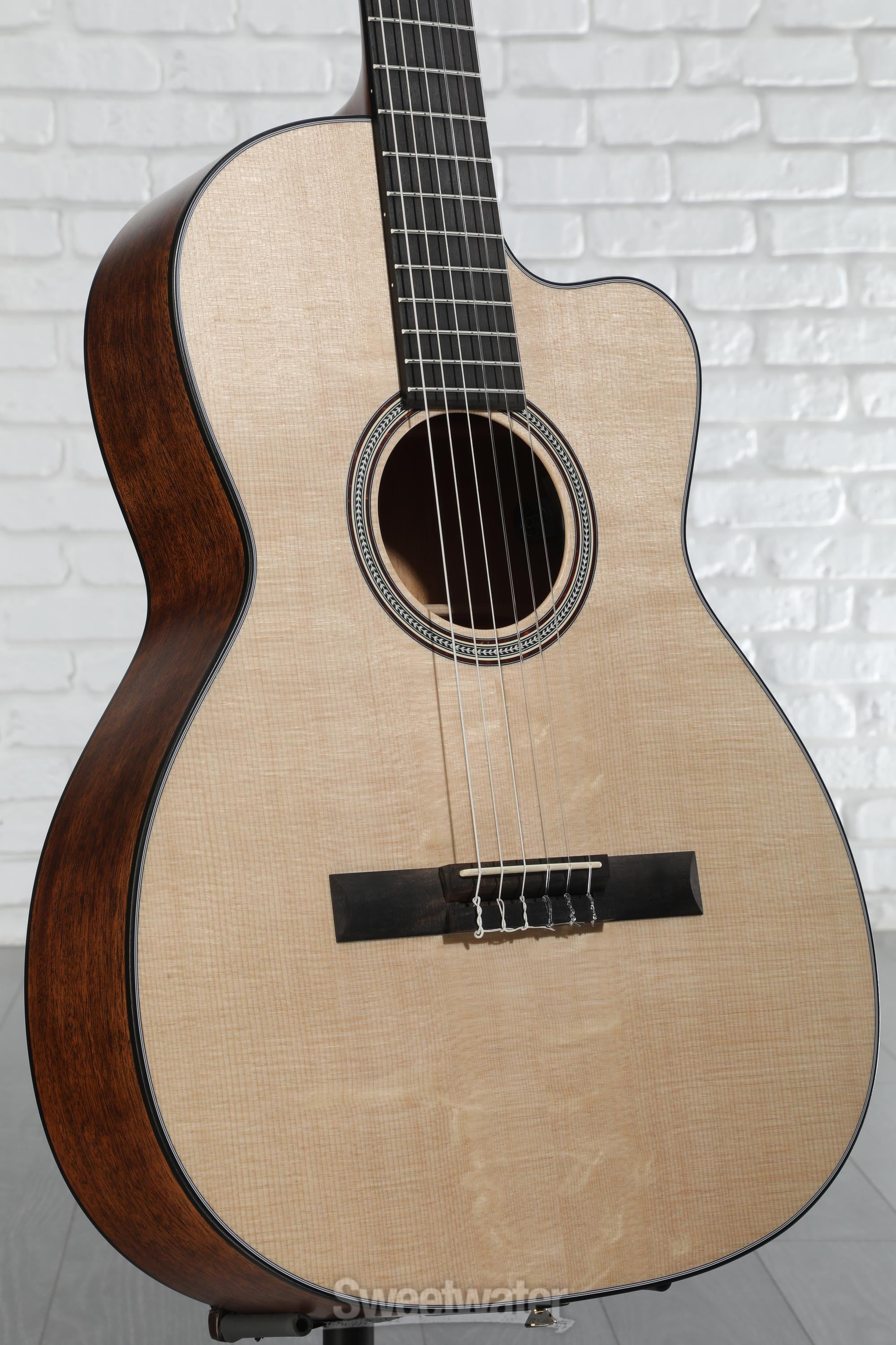 Martin 000C12-16E Acoustic-electric Nylon-string Guitar