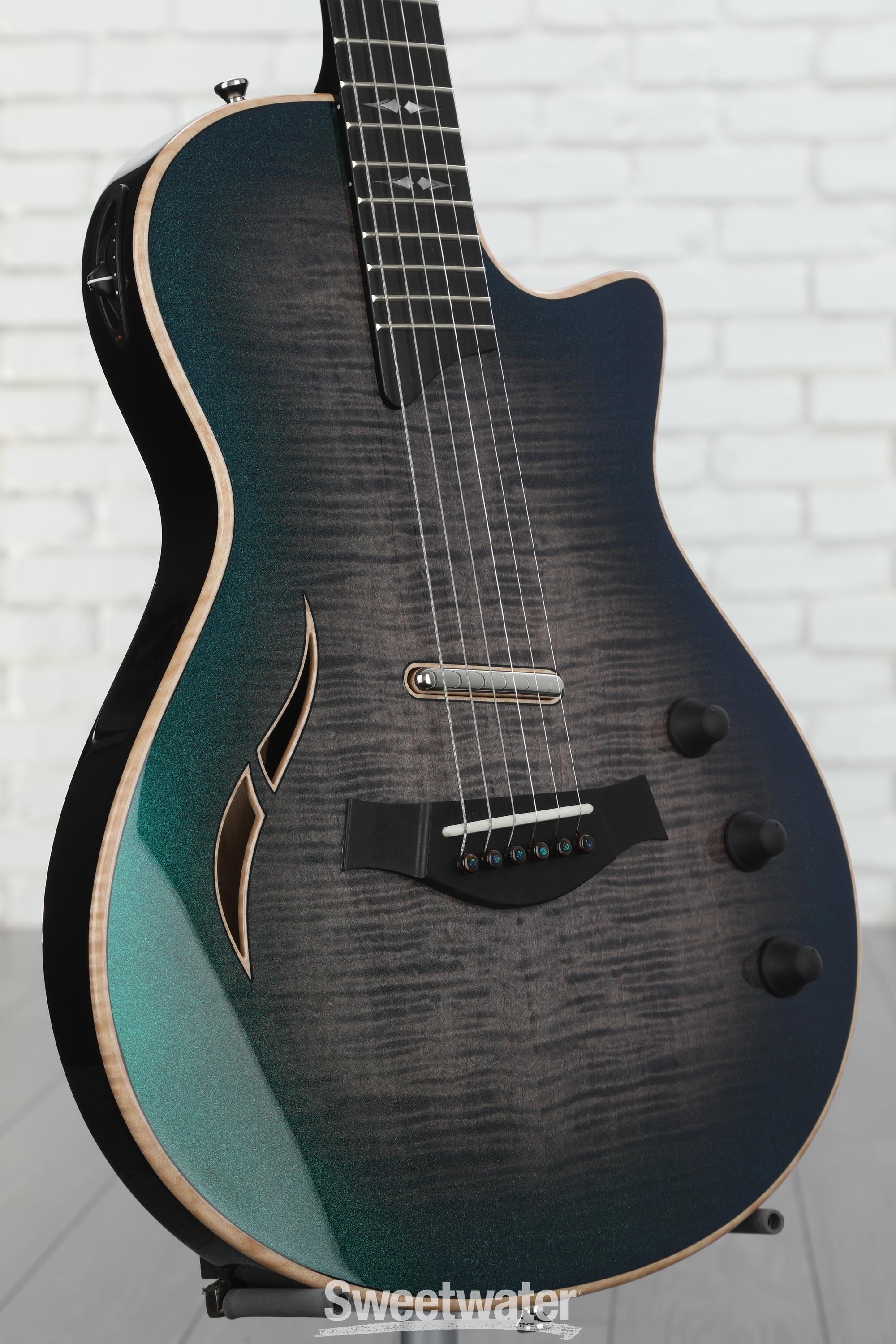 222ce-K DLX Hawaiian Koa Acoustic-Electric Guitar | Taylor