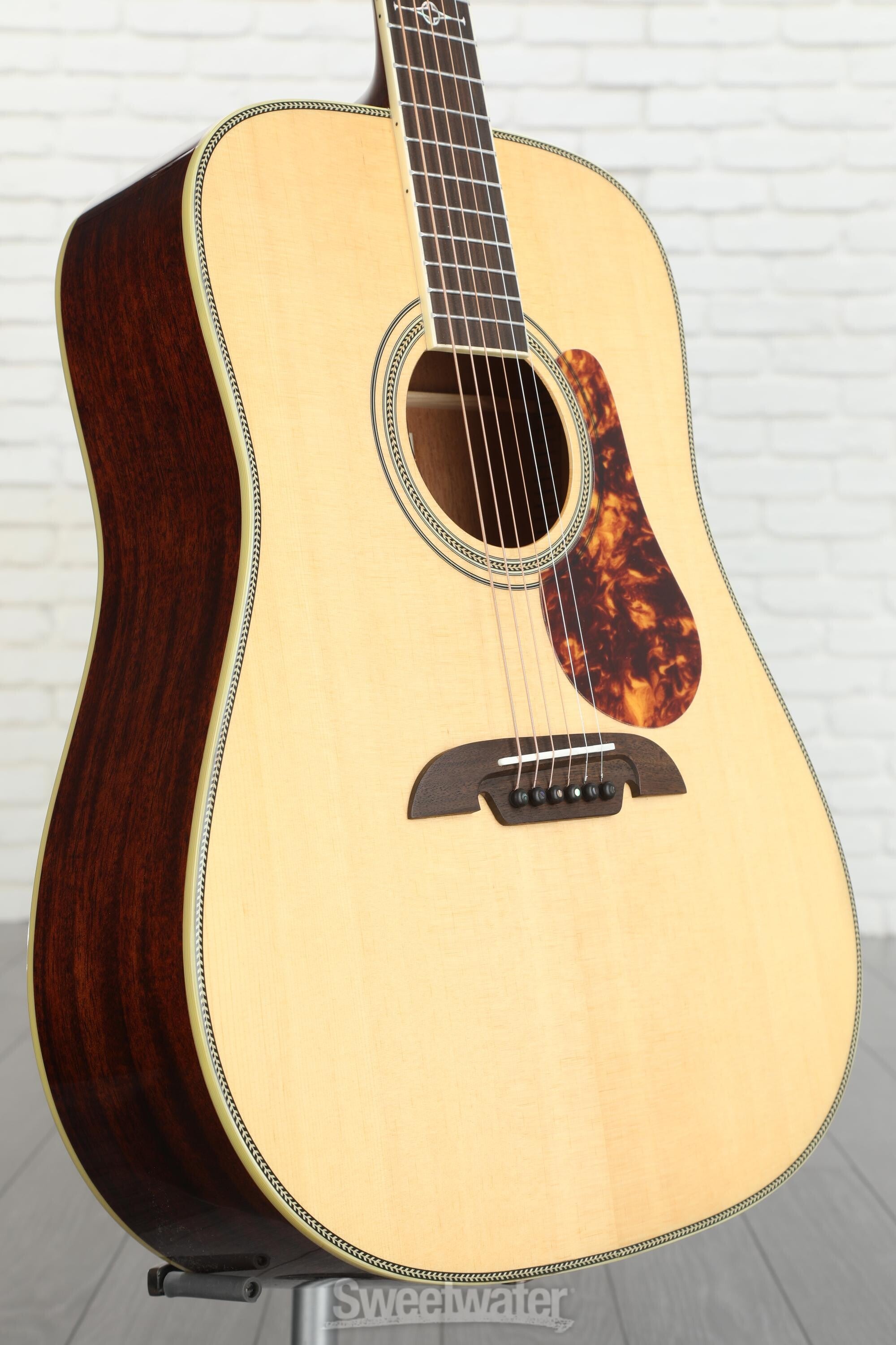 Alvarez MD60EBG Masterworks 60 Dreadnought Bluegrass
