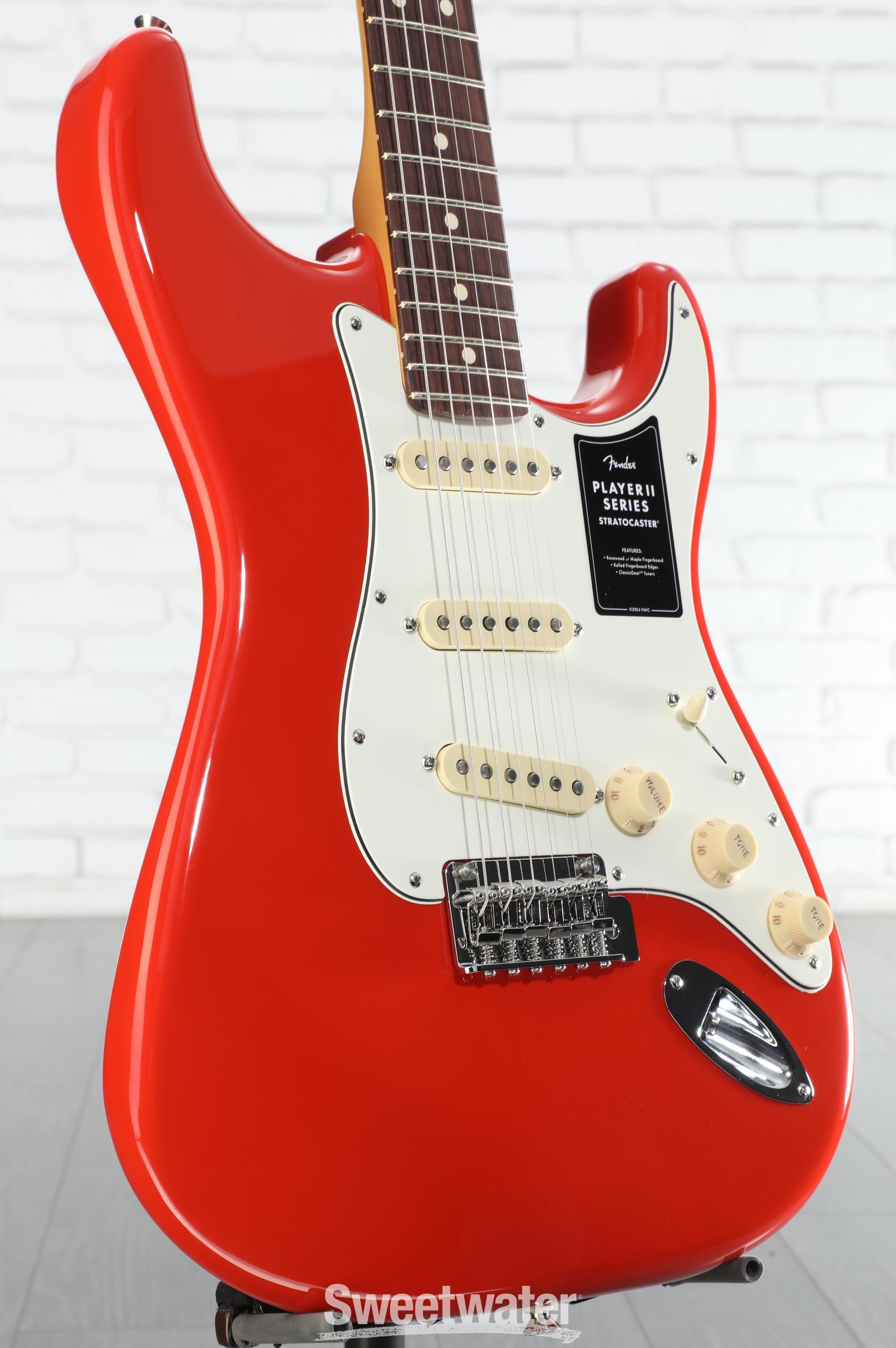 ギター Fender Player II Stratocaster Coral Red Fender Player II Stratocaster - Coral Red #29319 – Empire Music
