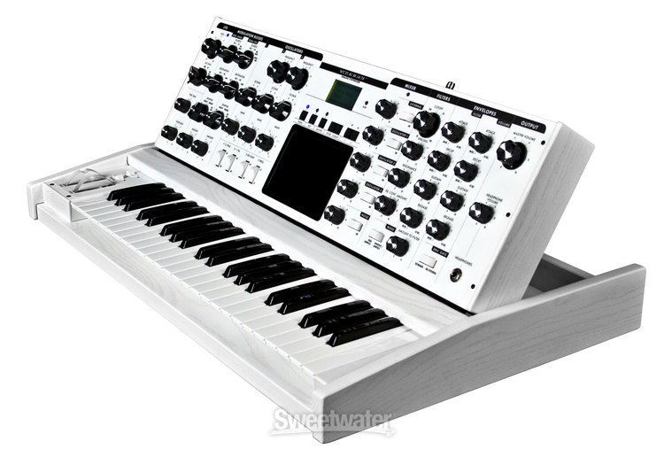 Moog Minimoog Voyager Performer Edition - Limited Edition White