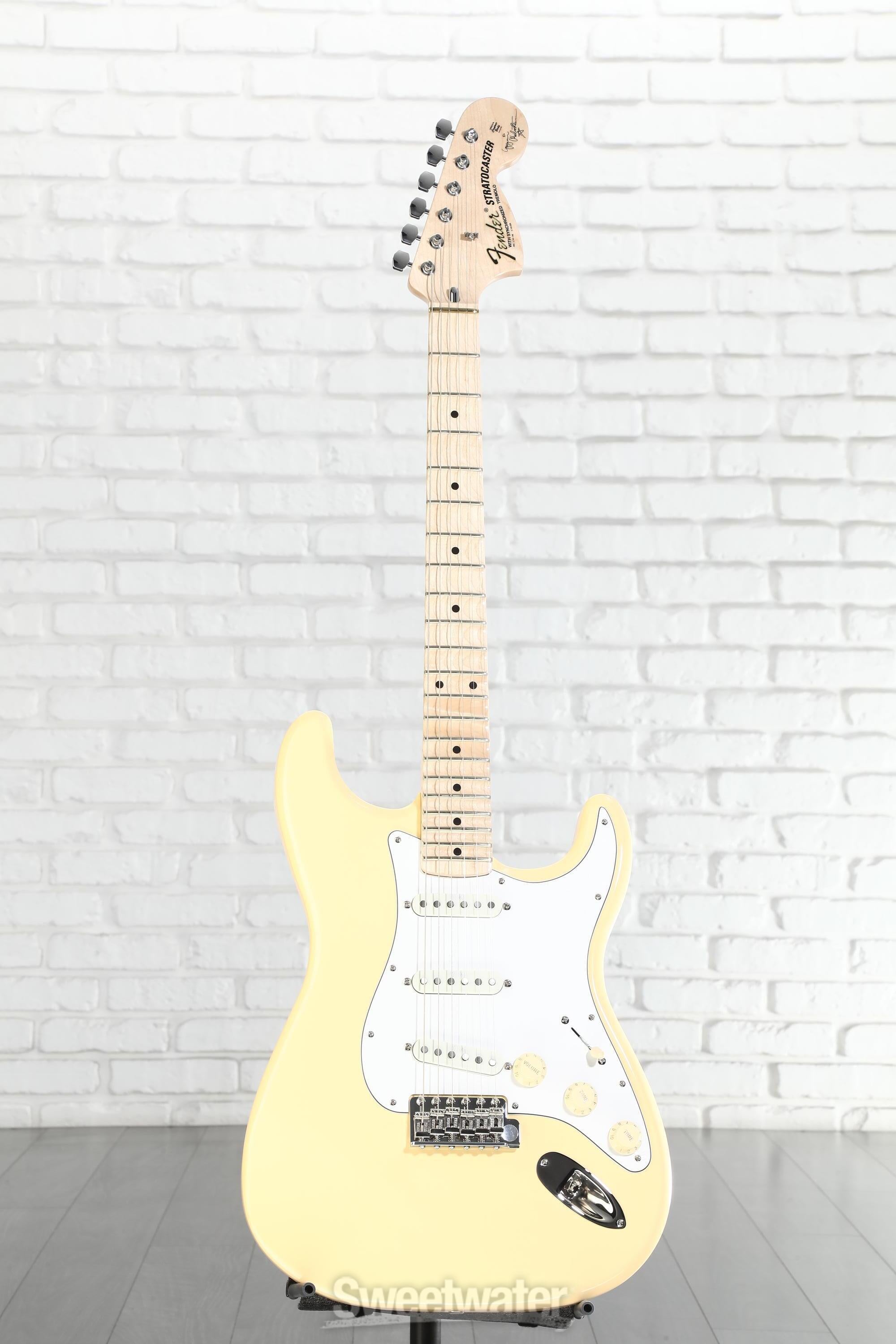 ギター Fender Yngwie Malmsteen Vintage White Fender Yngwie Malmsteen Stratocaster Electric Guitar - Vintage