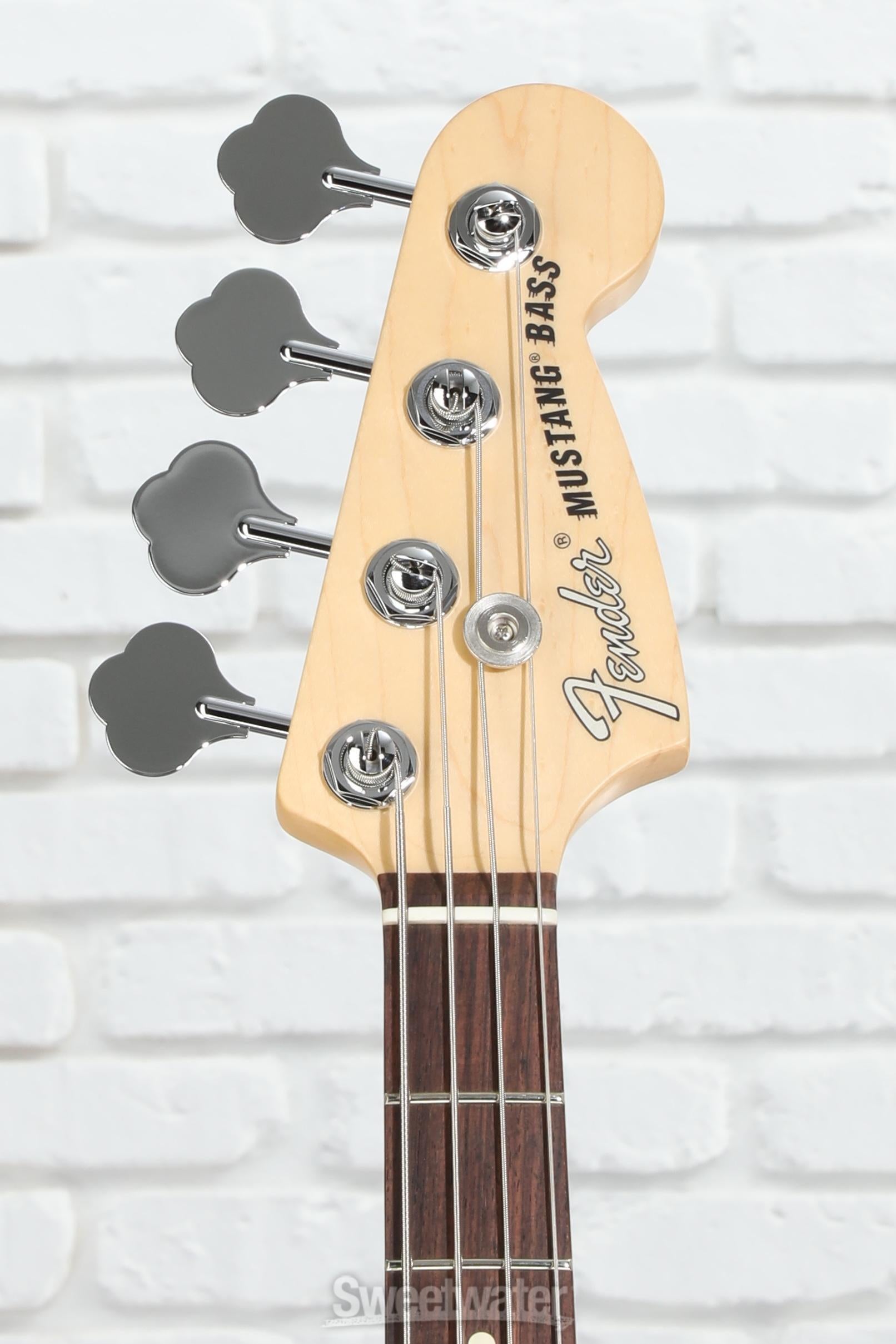 Fender American Performer Mustang Bass - 3-Tone Sunburst with