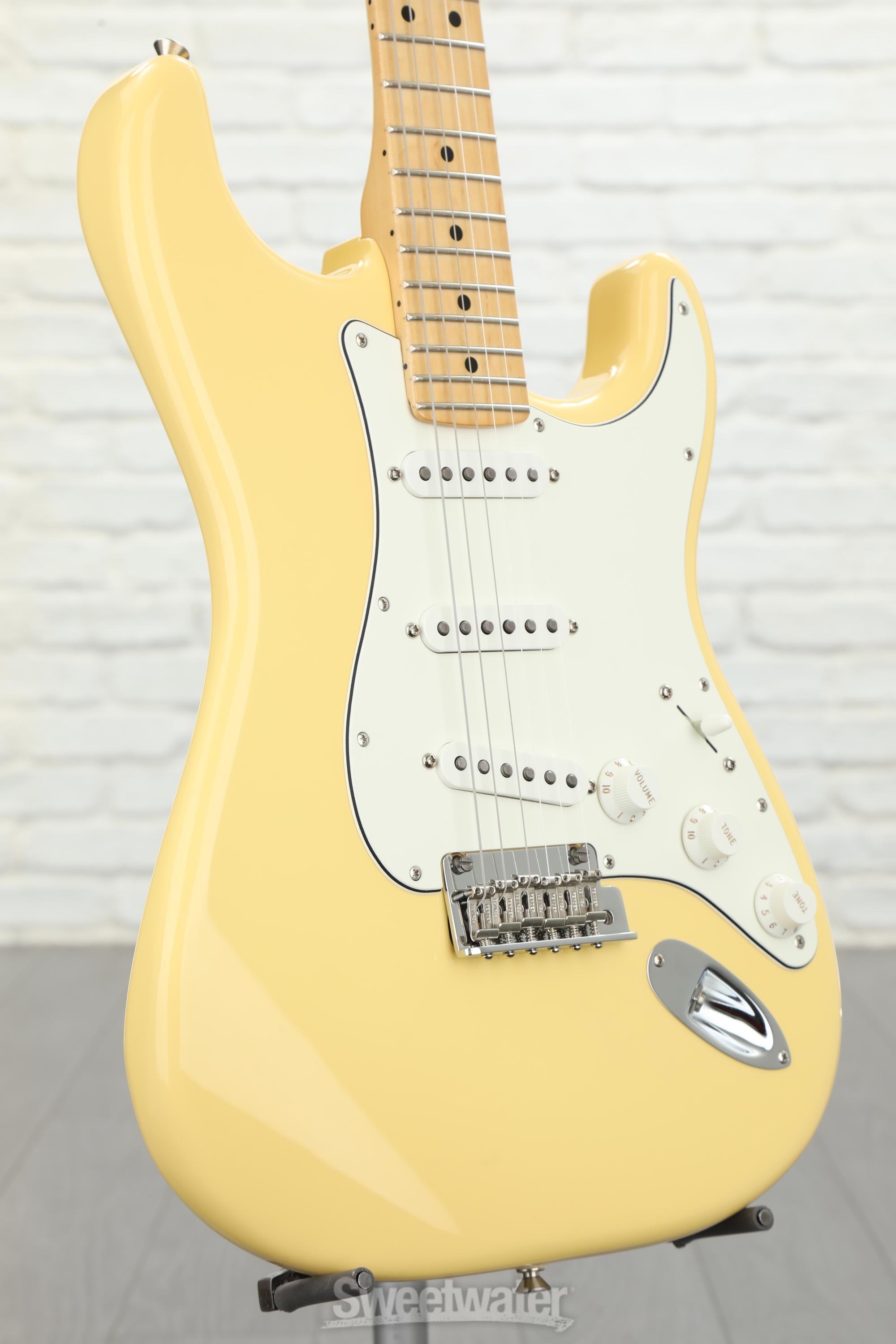 Fender Player Stratocaster - Buttercream with Maple Fingerboard 