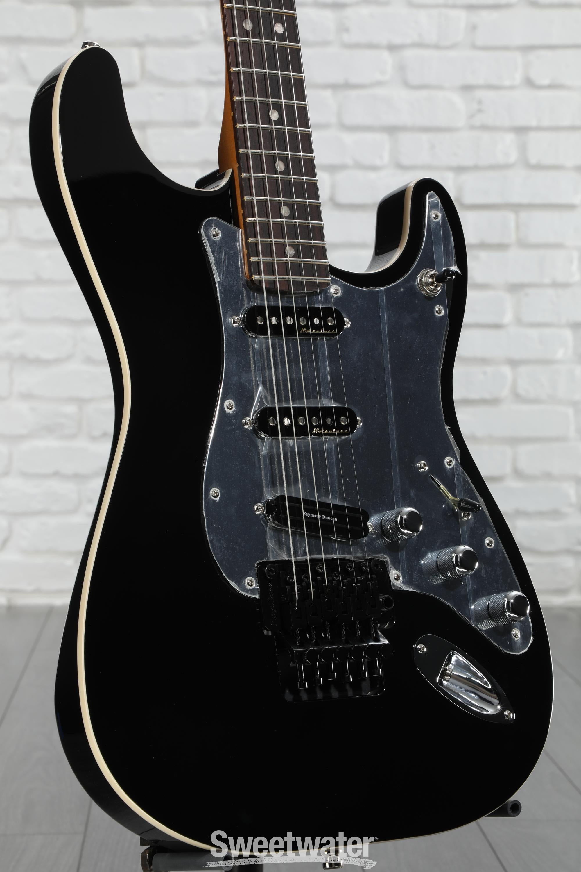 Tom Morello Stratocaster ® Fender Tom Morello Stratocaster - Black | Sweetwater