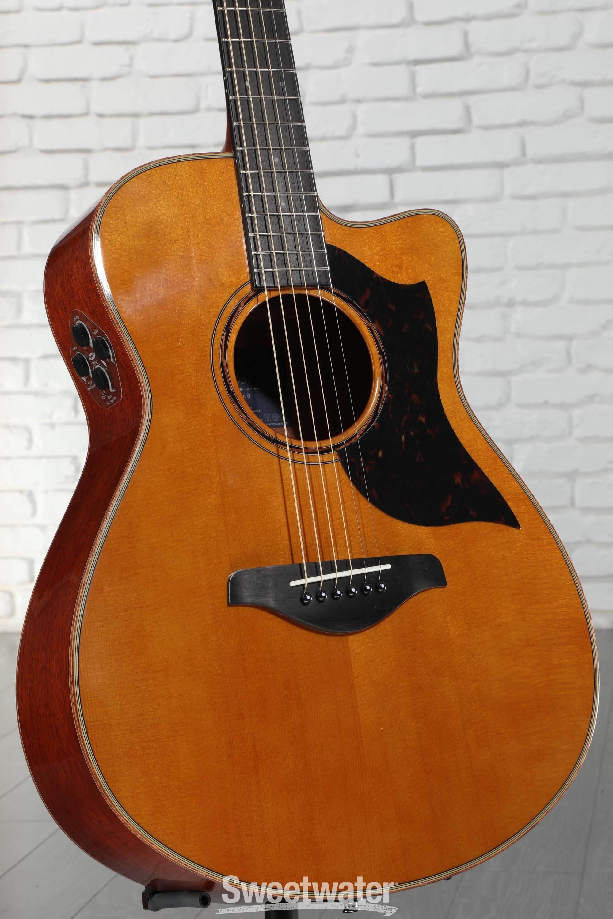 Yamaha AC3M ARE Concert Cutaway Acoustic-electric Guitar