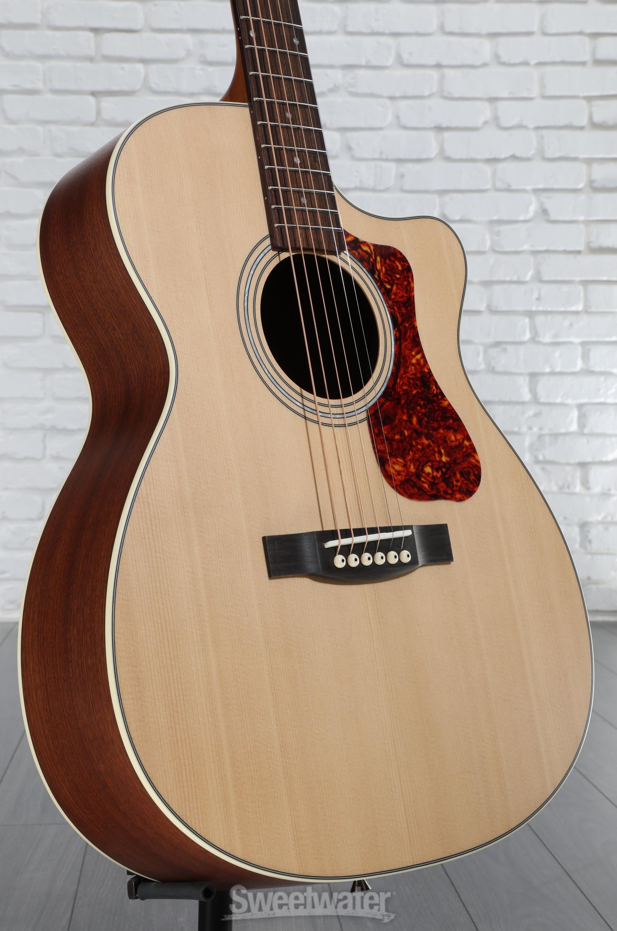 最終価格　GUILD OM-240CE Guild OM-240CE Orchestra Cutaway Acoustic-Electric Guitar