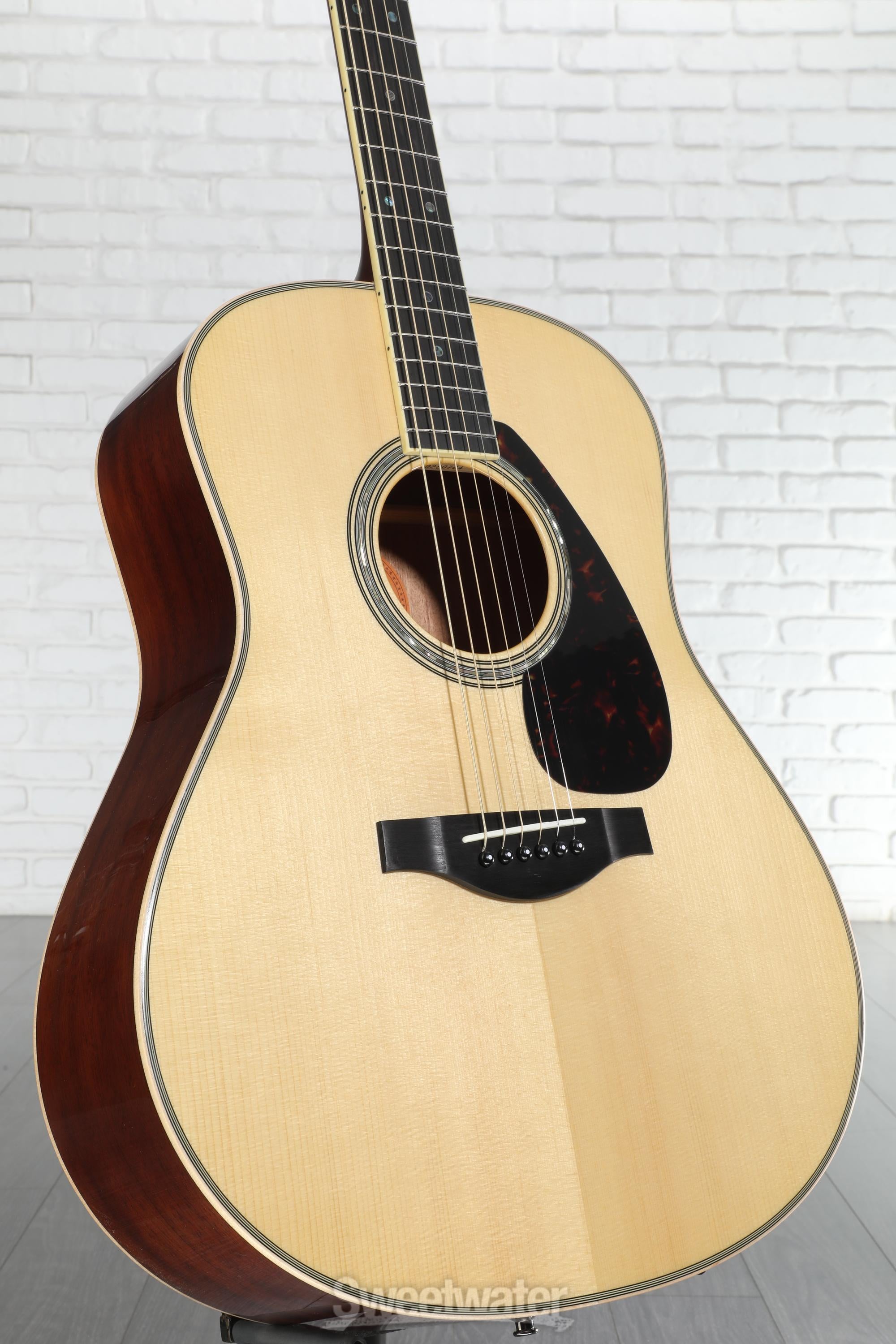 Yamaha LL16M ARE Original Jumbo Acoustic-electric Guitar - Natural