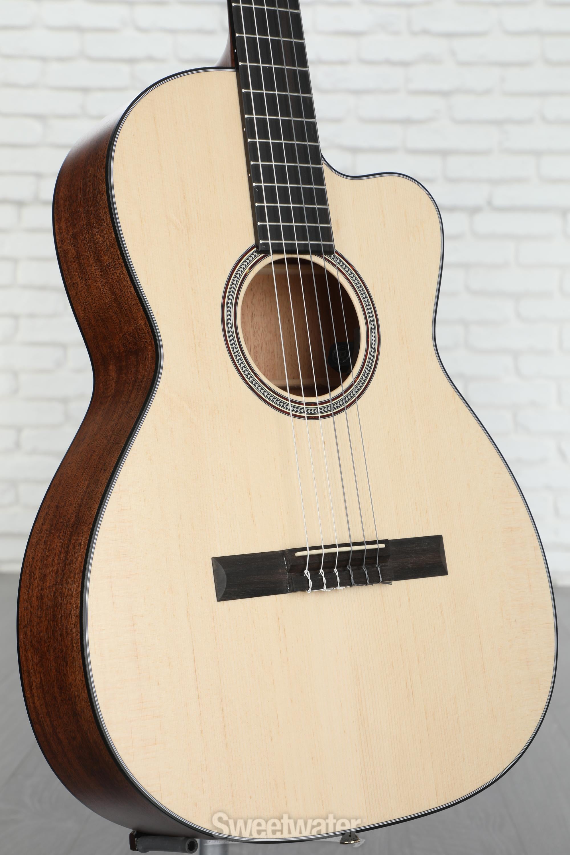Martin 000C12-16E Acoustic-electric Nylon-string Guitar - Natural
