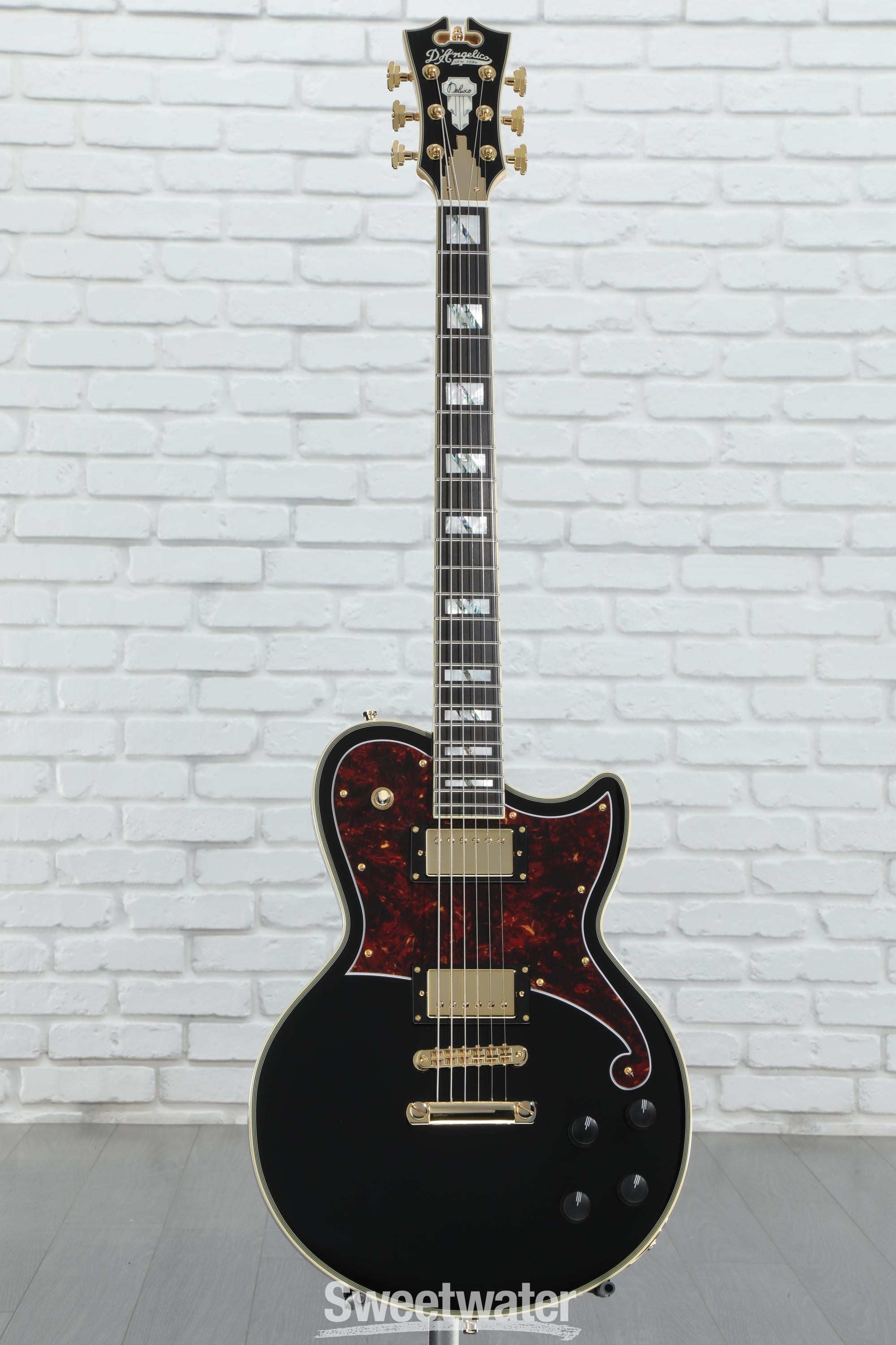 D'Angelico Deluxe Atlantic Baritone Electric Guitar - Solid D'Angelico Deluxe Atlantic Baritone Electric Guitar - Solid
