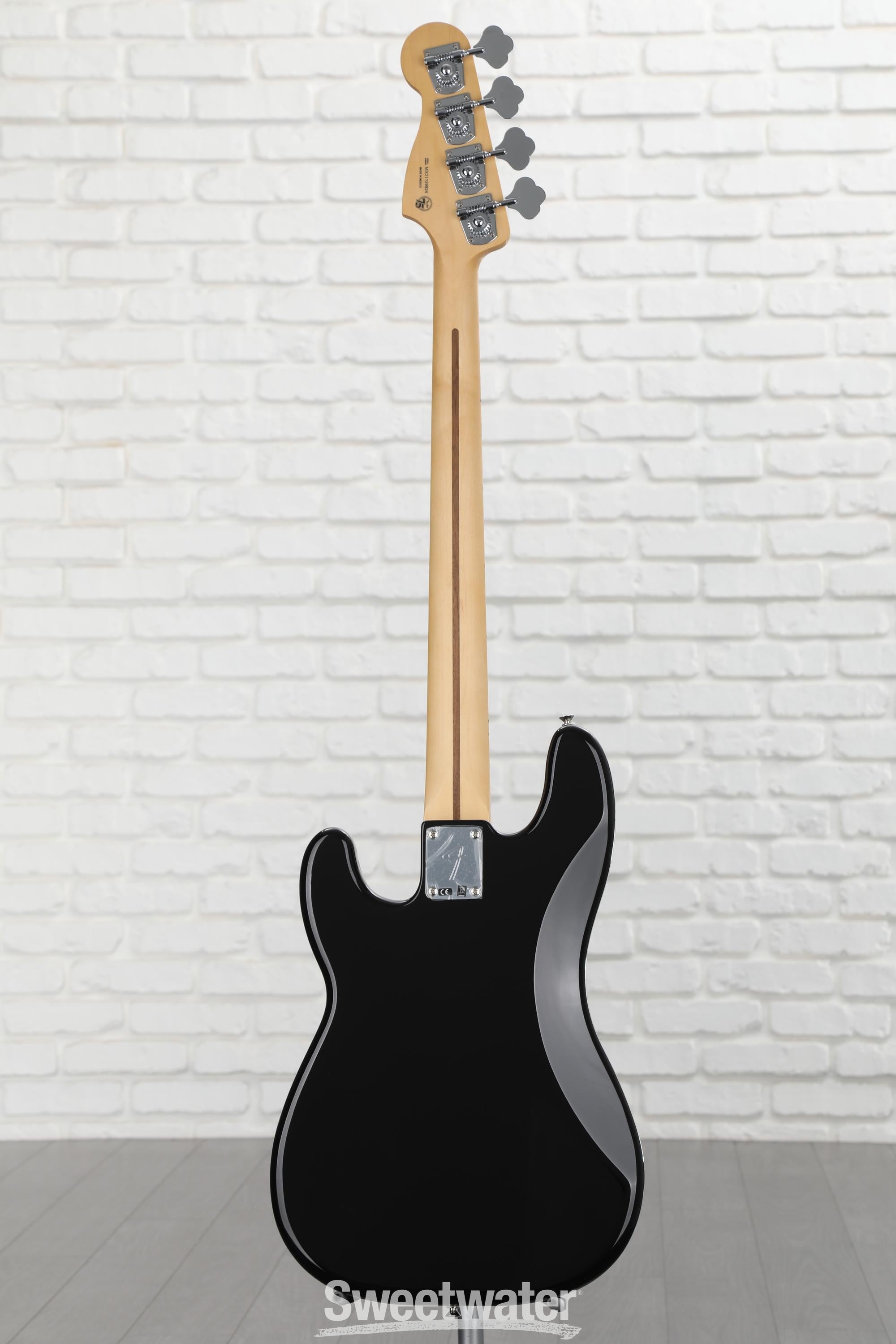 Fender Player Precision Bass - Black with Maple Fingerboard