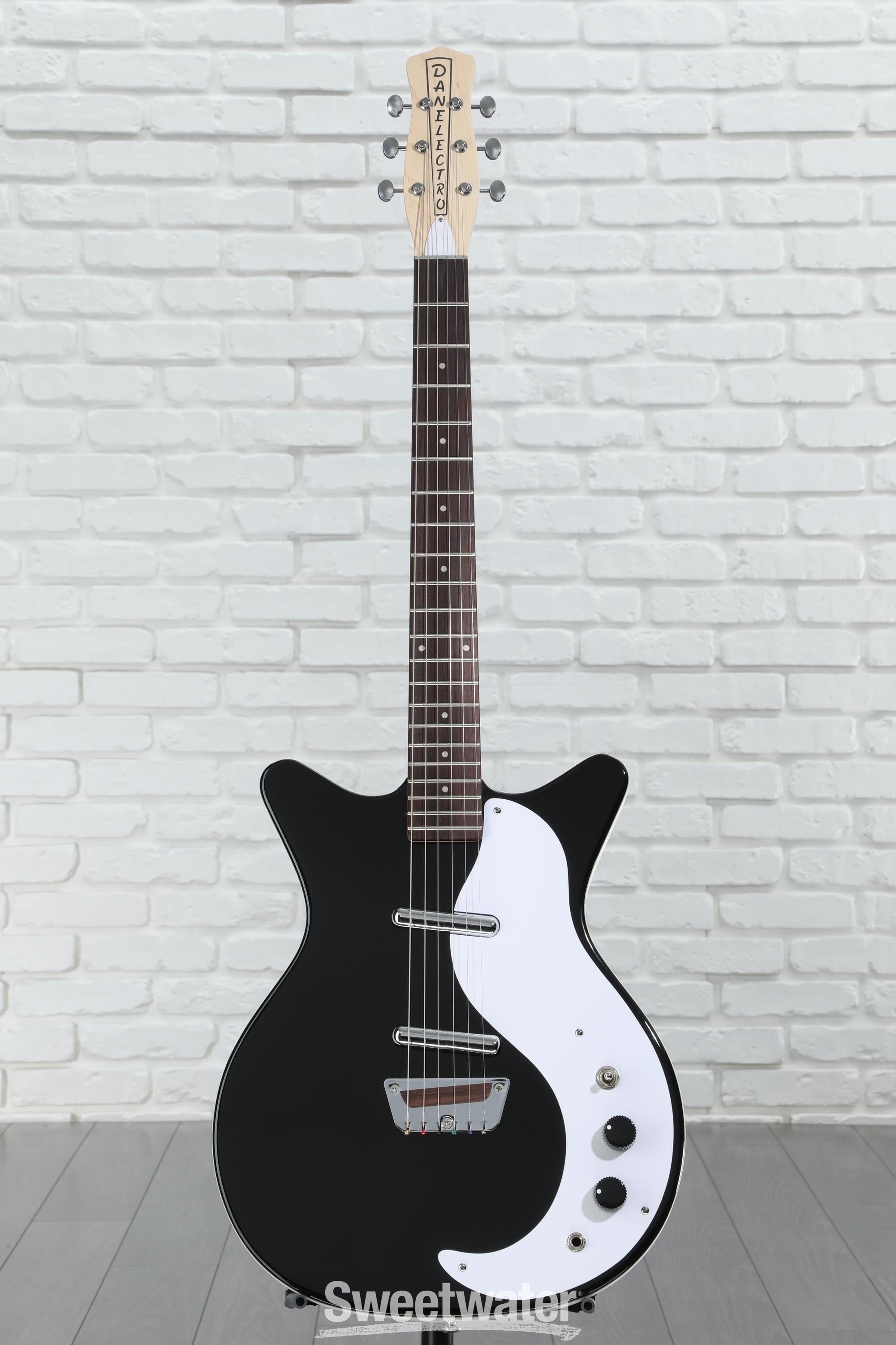 ギター Danelectro 59 dc Danelectro Stock '59 Electric Guitar - Black | Sweetwater