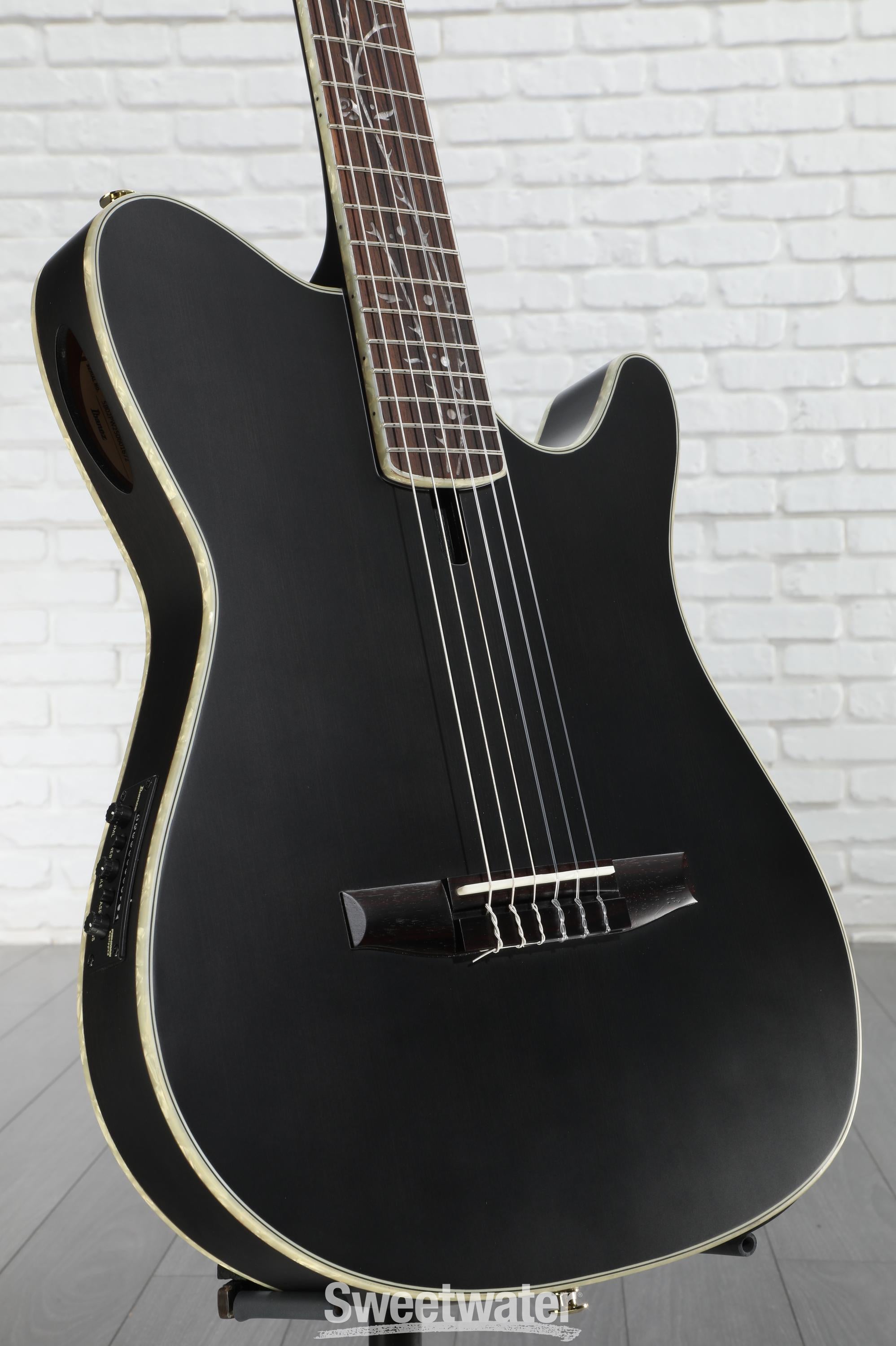 Ibanez TOD10N（Tim Henson シグネチャー / ナイロン） Ibanez Tim Henson Signature Nylon Guitar - Transparent Black