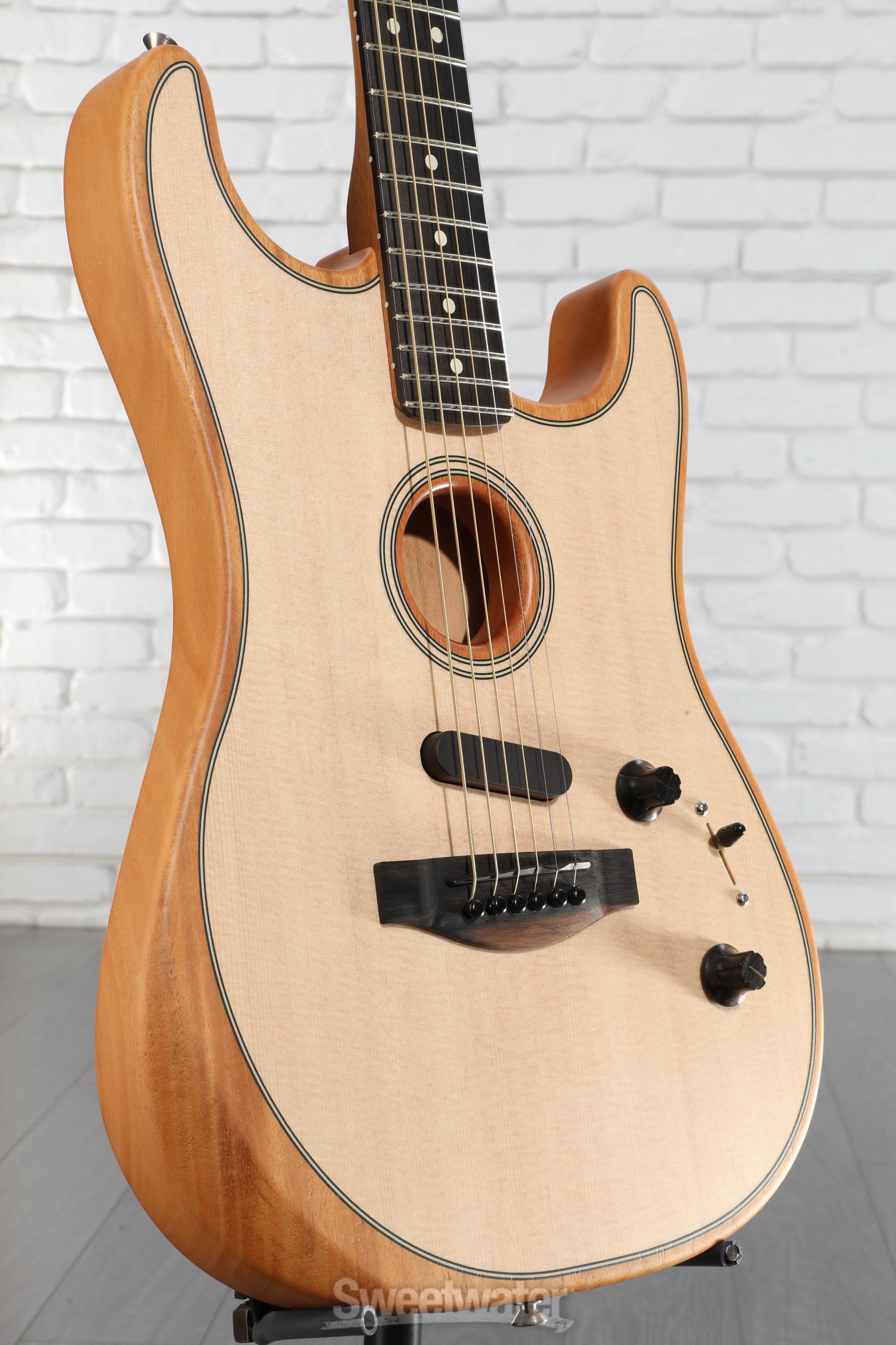低価格 Fender American Acoustic-electric Stratocaster Acoustasonic ギター