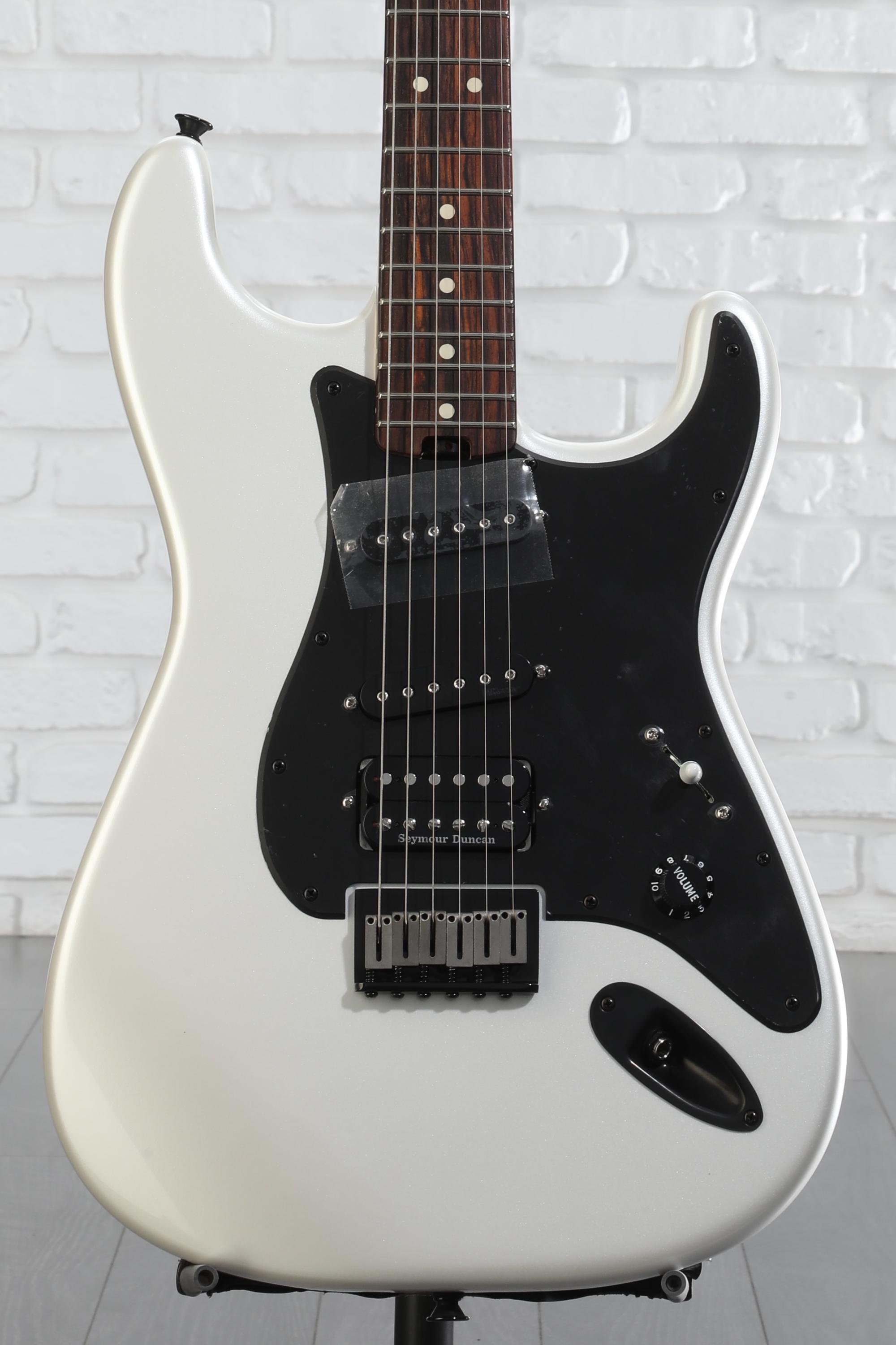 ギター Charvel Jake E Lee Signature Pro-Mod Charvel Jake E. Lee Signature Pro-Mod, Pearl White, Charvel