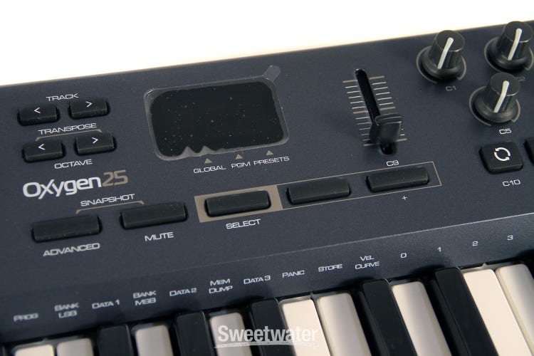 Controlador MIDI M-Audio Oxygen 25 MKV
