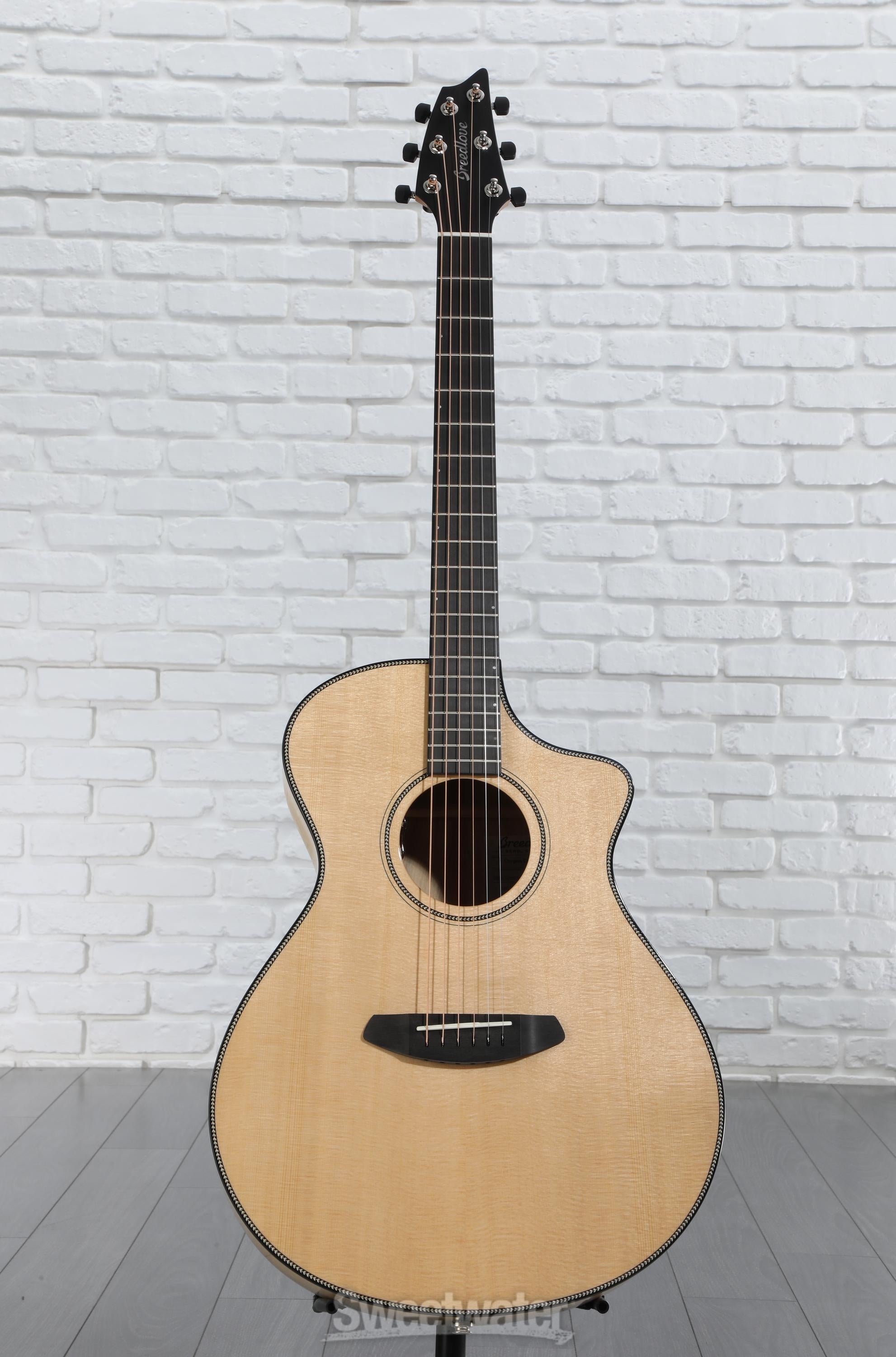Breedlove Oregon Concert CE Acoustic-electric Guitar - Natural