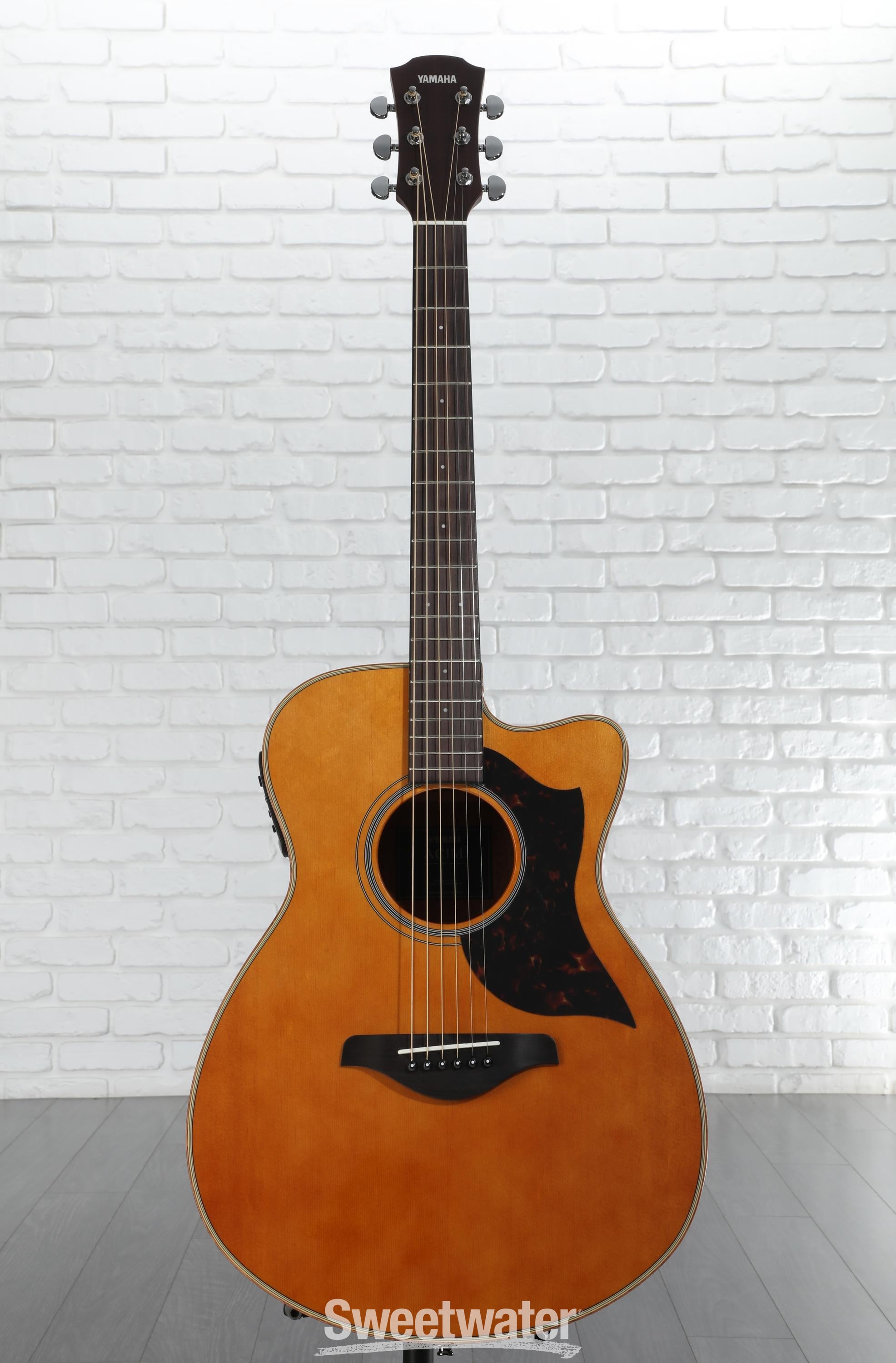 ギター YAMAHA AC1M Yamaha AC1M Concert Acoustic-Electric Guitar w/Hardshell